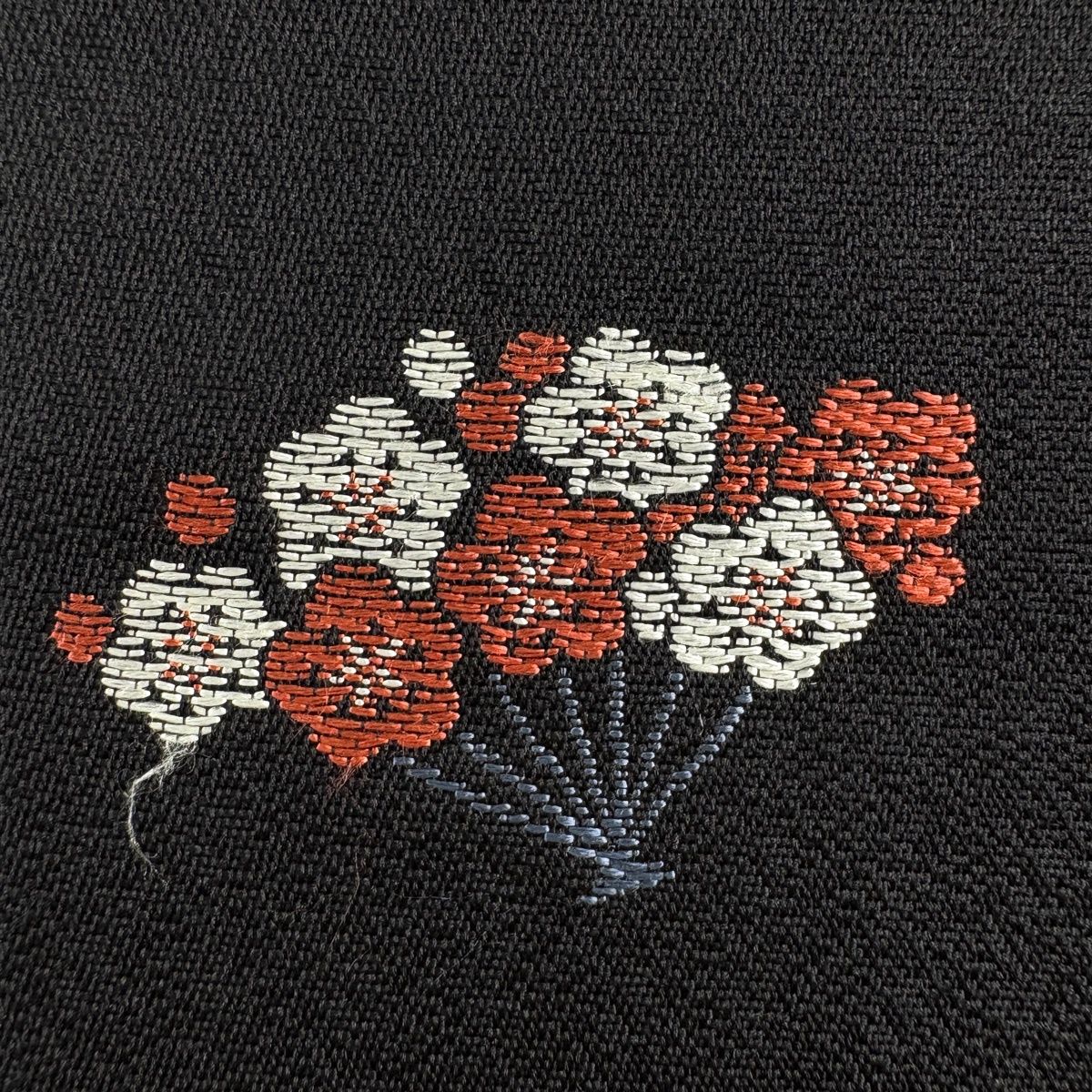 名古屋帯 優品 草花 松笹 金糸 刺繍 黒 正絹 【中古】 - メルカリ