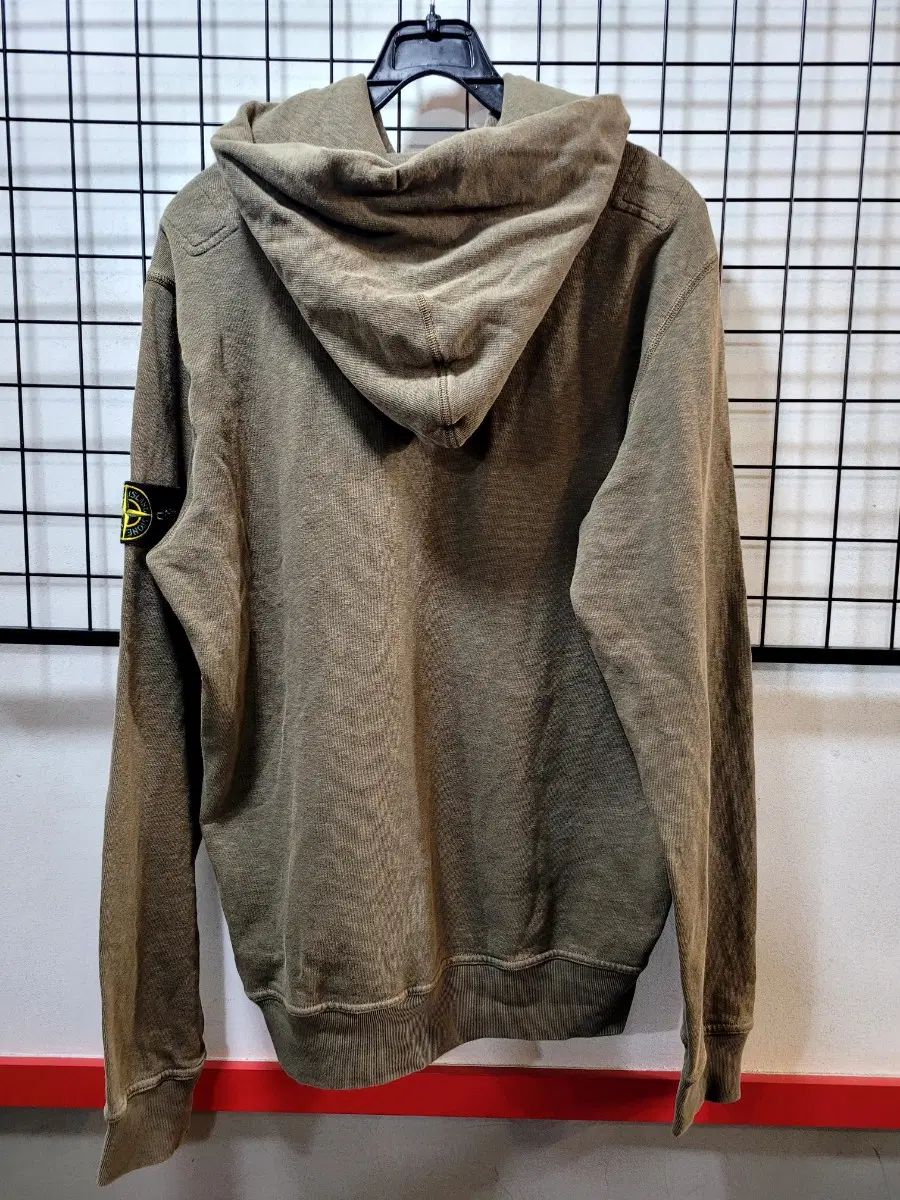 https://assets.mercari-shops-static.com/-/large/plain/2JXzpJLhzkiV6U7urxrgnY.webp@jpg