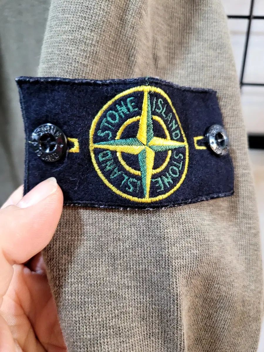 https://assets.mercari-shops-static.com/-/large/plain/2JXzpJLnScxxNLzAwBy2kZ.webp@jpg