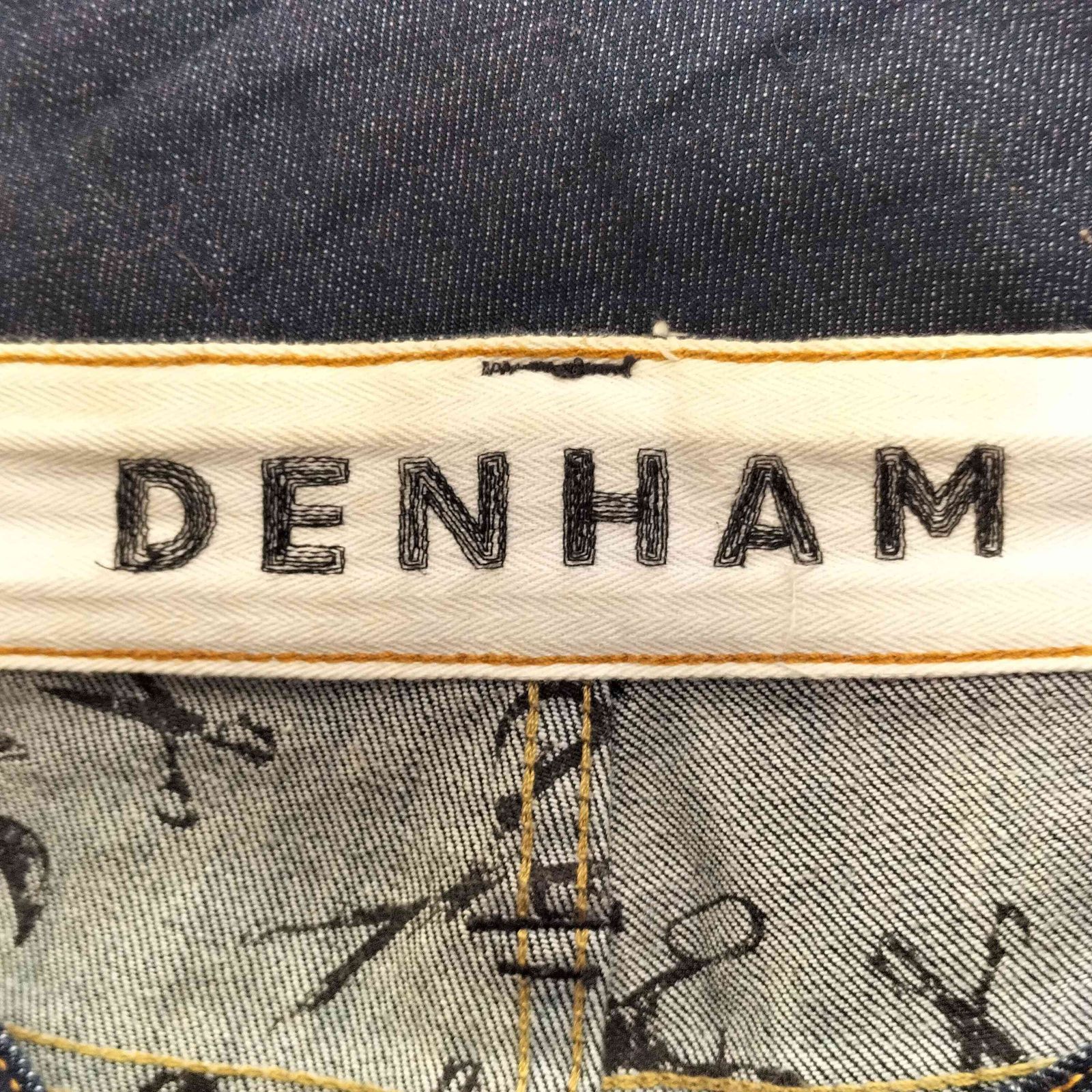 デンハム DENHAM レザーパッチ ボタンフライ インディゴ デニムパンツ 