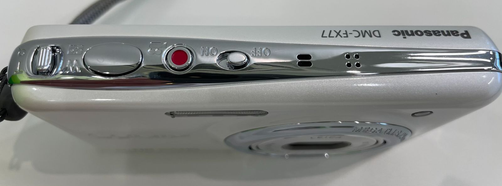 草】動作確認済! Panasonic LUMIX DMC-FX77-W ホワイト デジカメ