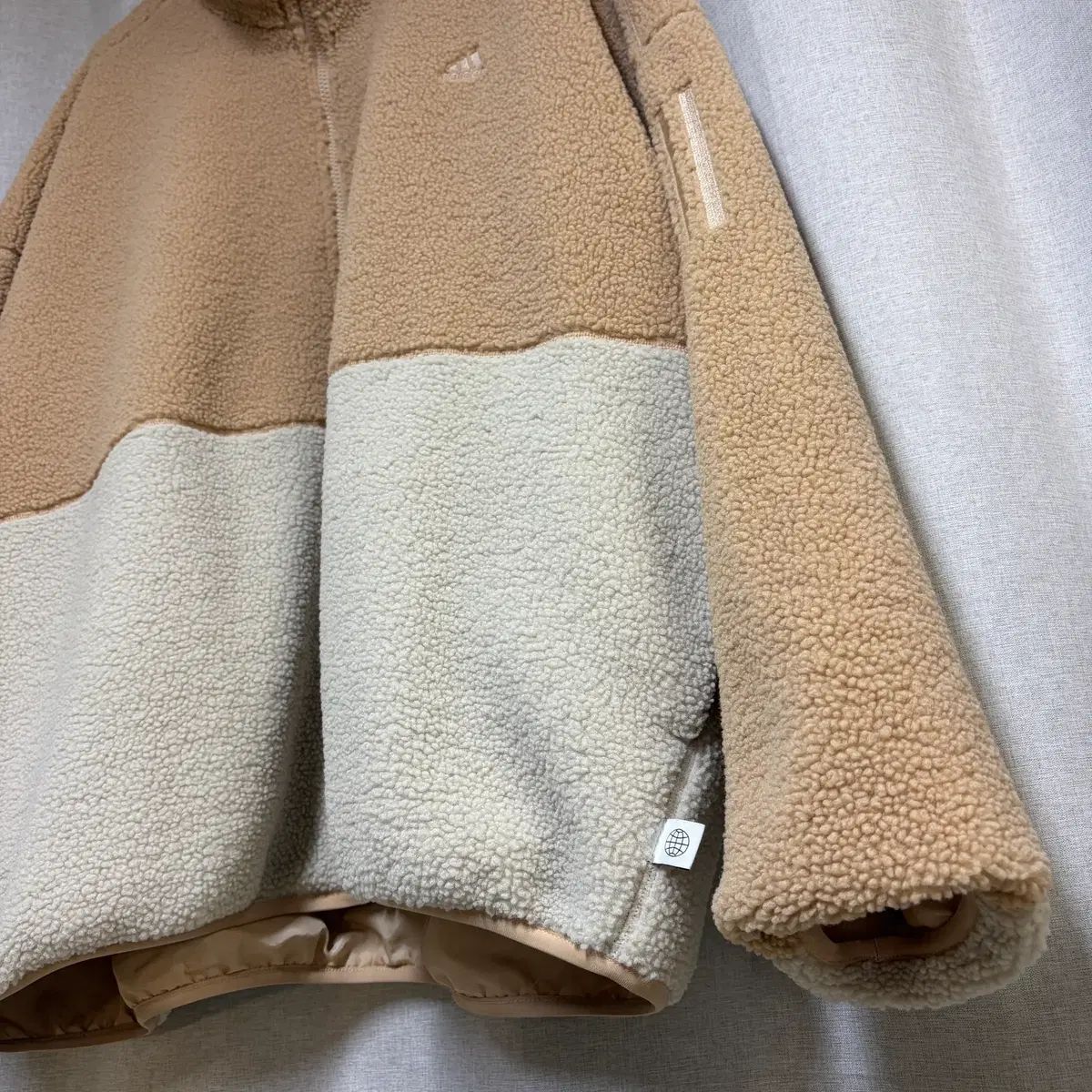 https://assets.mercari-shops-static.com/-/large/plain/2JY3C2TcuaAKjnNJsWJkMN.webp@jpg