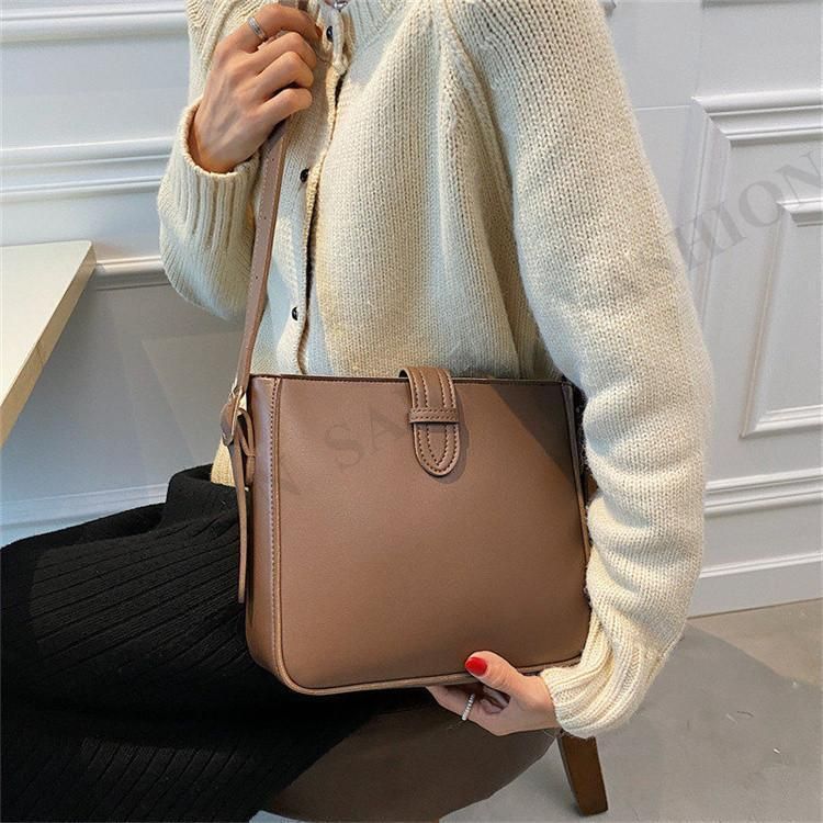 https://assets.mercari-shops-static.com/-/large/plain/2JY3LkQefr222n93EGa8qP.jpg@jpg