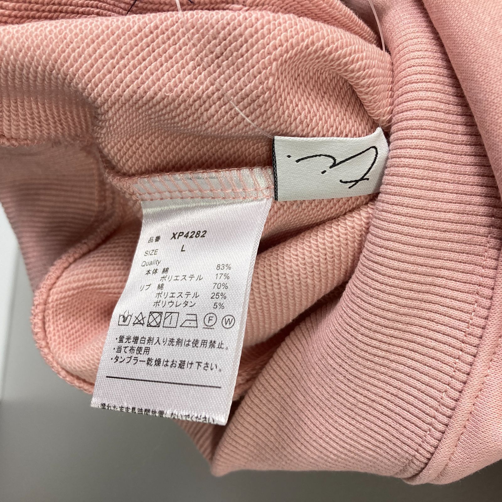https://assets.mercari-shops-static.com/-/large/plain/2JY3SJpThEmBiEsKJxajBv.jpg@jpg