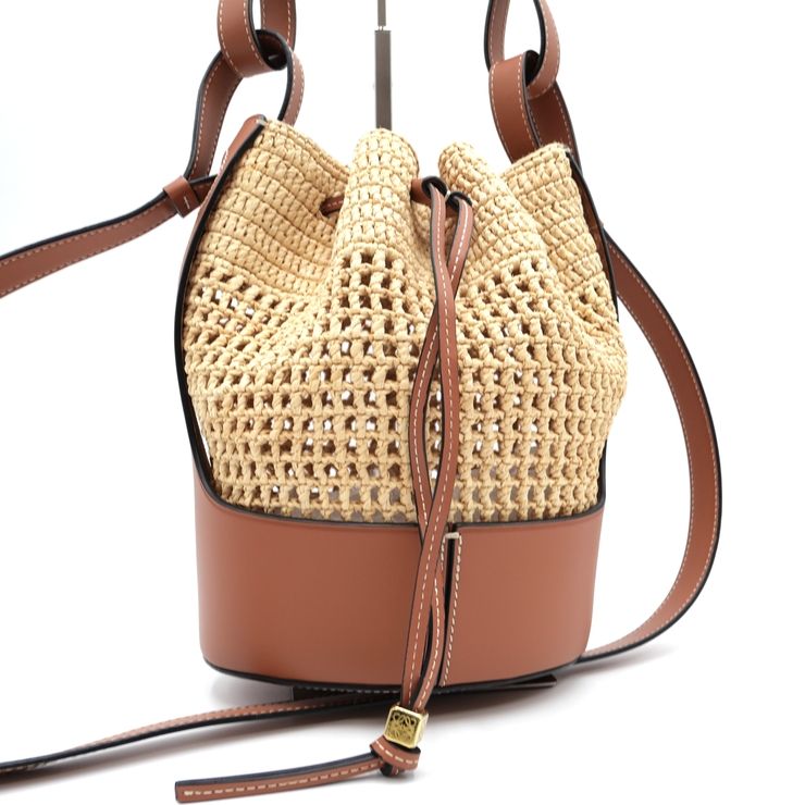LOEWE（ロエベ）バルーン スモール バッグ ショルダーバッグ 巾着バッグ ラフィア カーフレザー ナチュラル ブラウン ゴールド金具 レディース 斜め掛け 肩掛け【中古】 60,440円