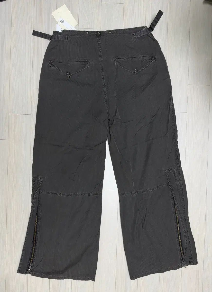 https://assets.mercari-shops-static.com/-/large/plain/2JY3VBEHgXf9QR9tfeCYQf.webp@jpg