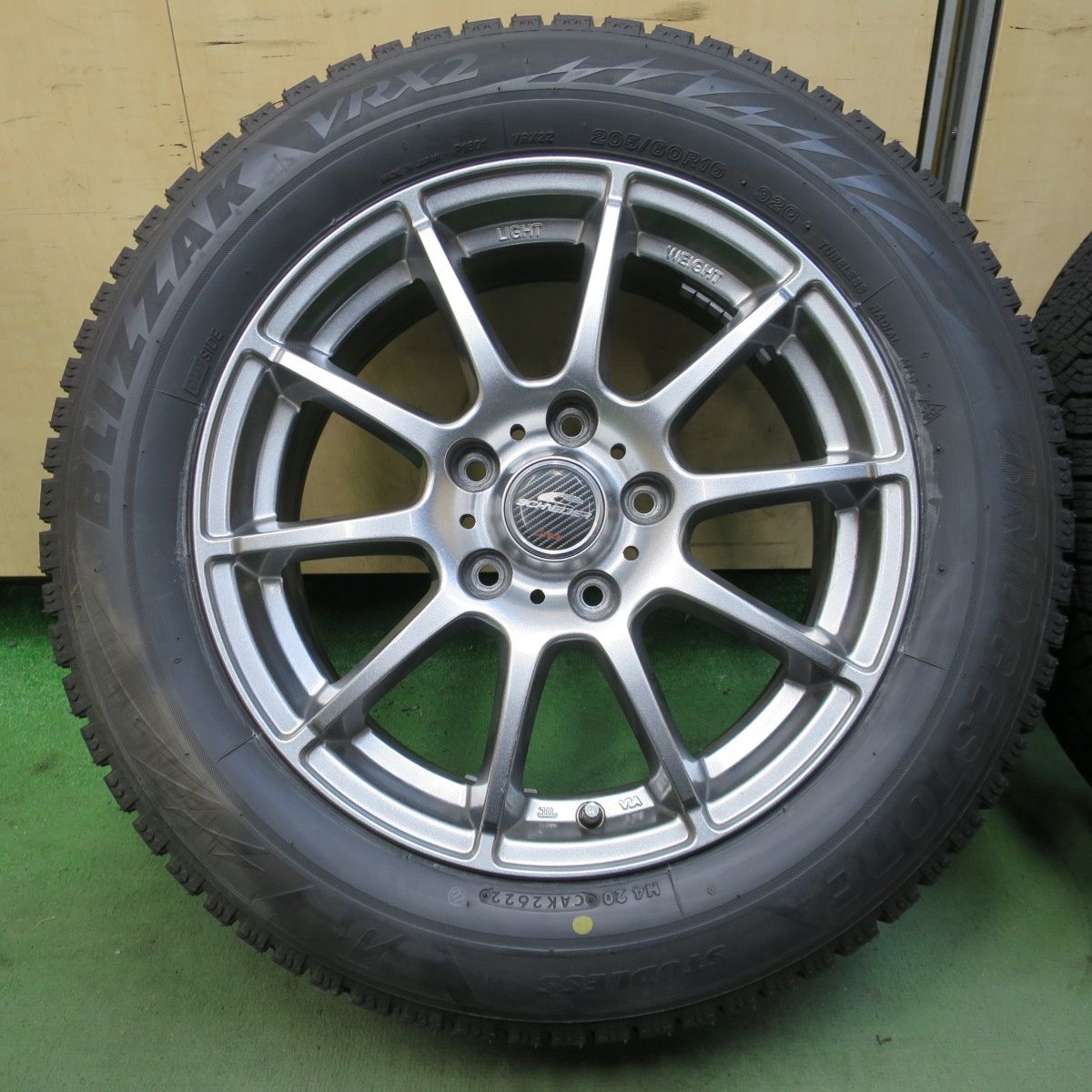 バリ溝！22年！キレイ！ほぼ10分◎スタッドレス 205/60R16