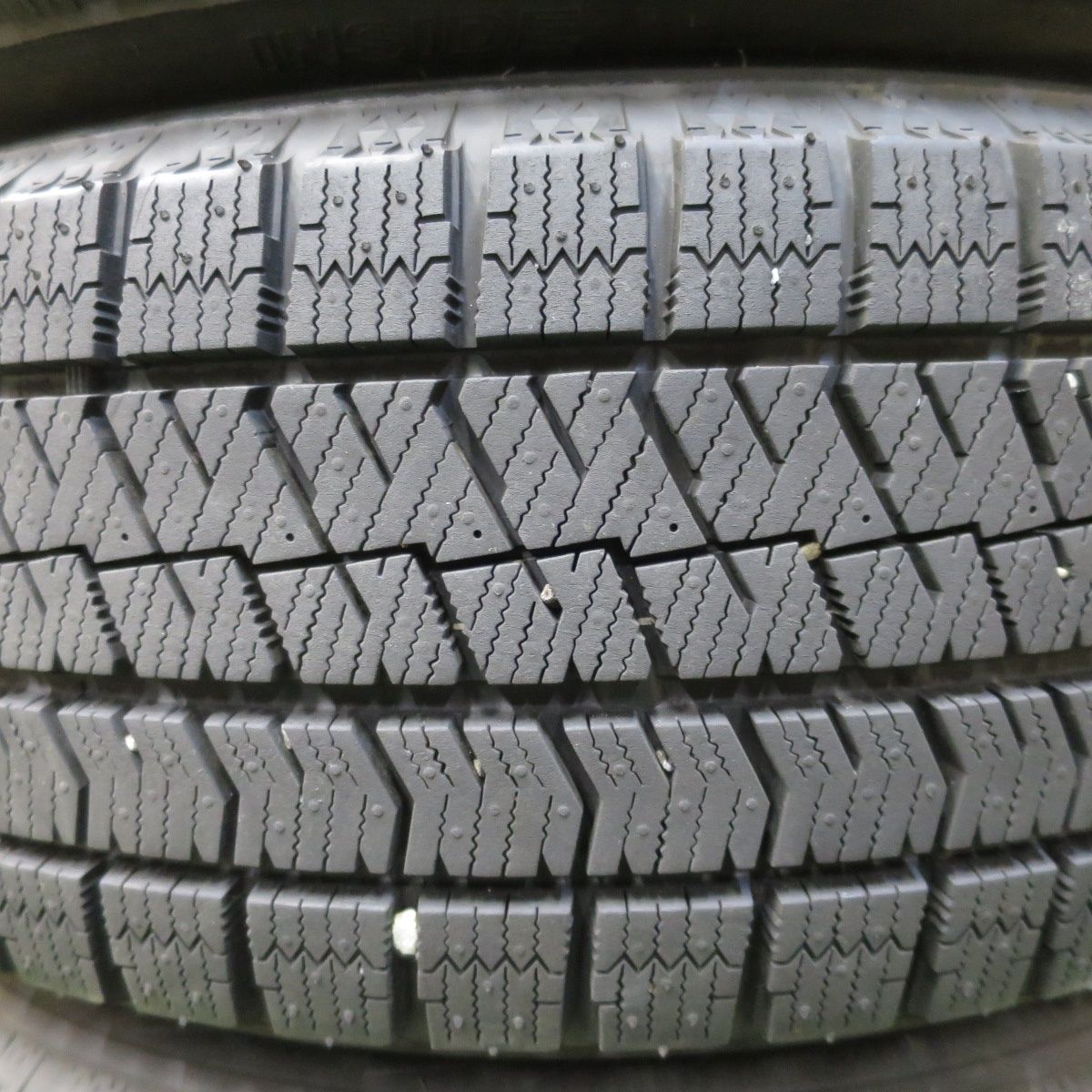 バリ溝！22年！キレイ！ほぼ10分◎スタッドレス 205/60R16
