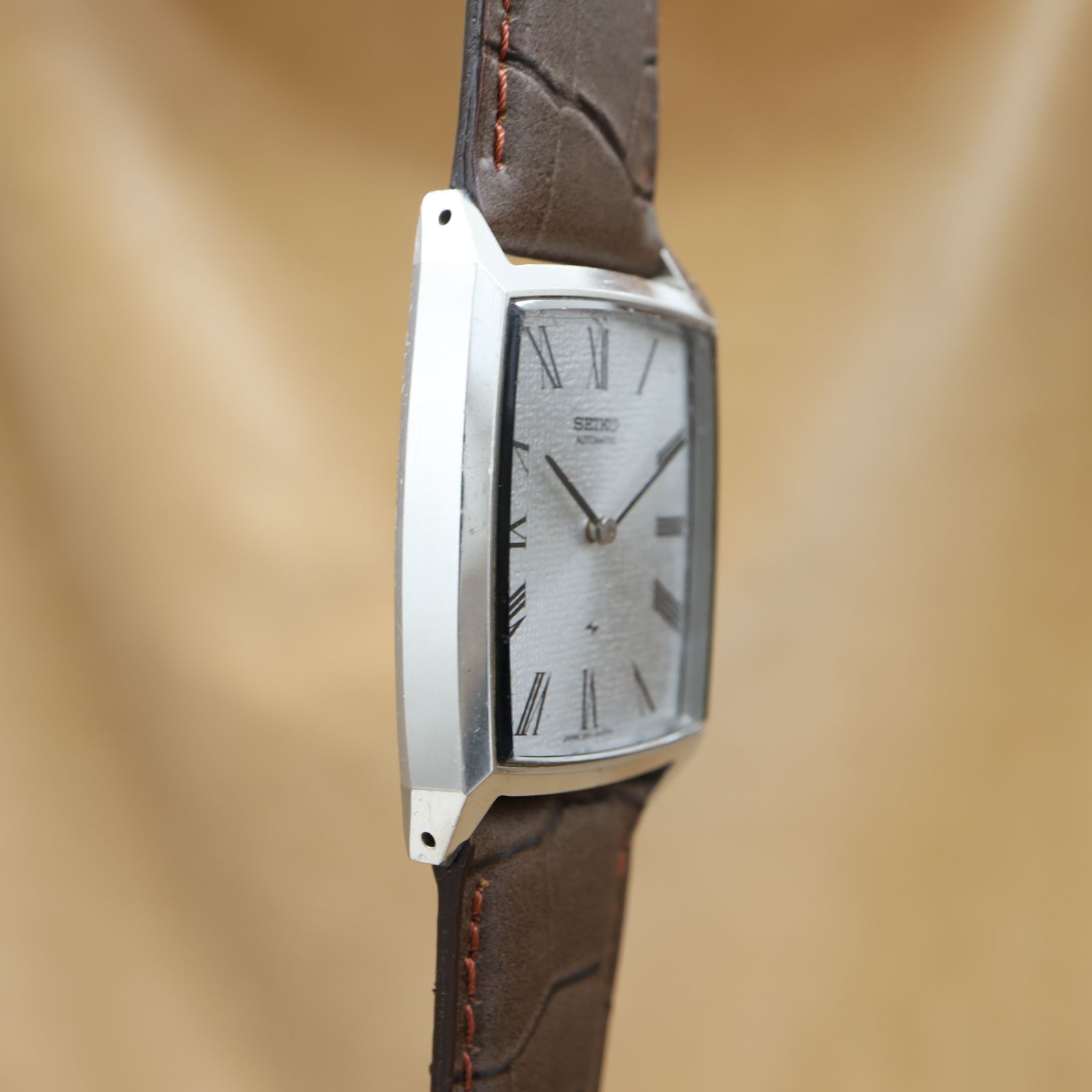 セイコー シャリオ トノー ローマン 2411-302B SEIKO Chariot Tonneau 