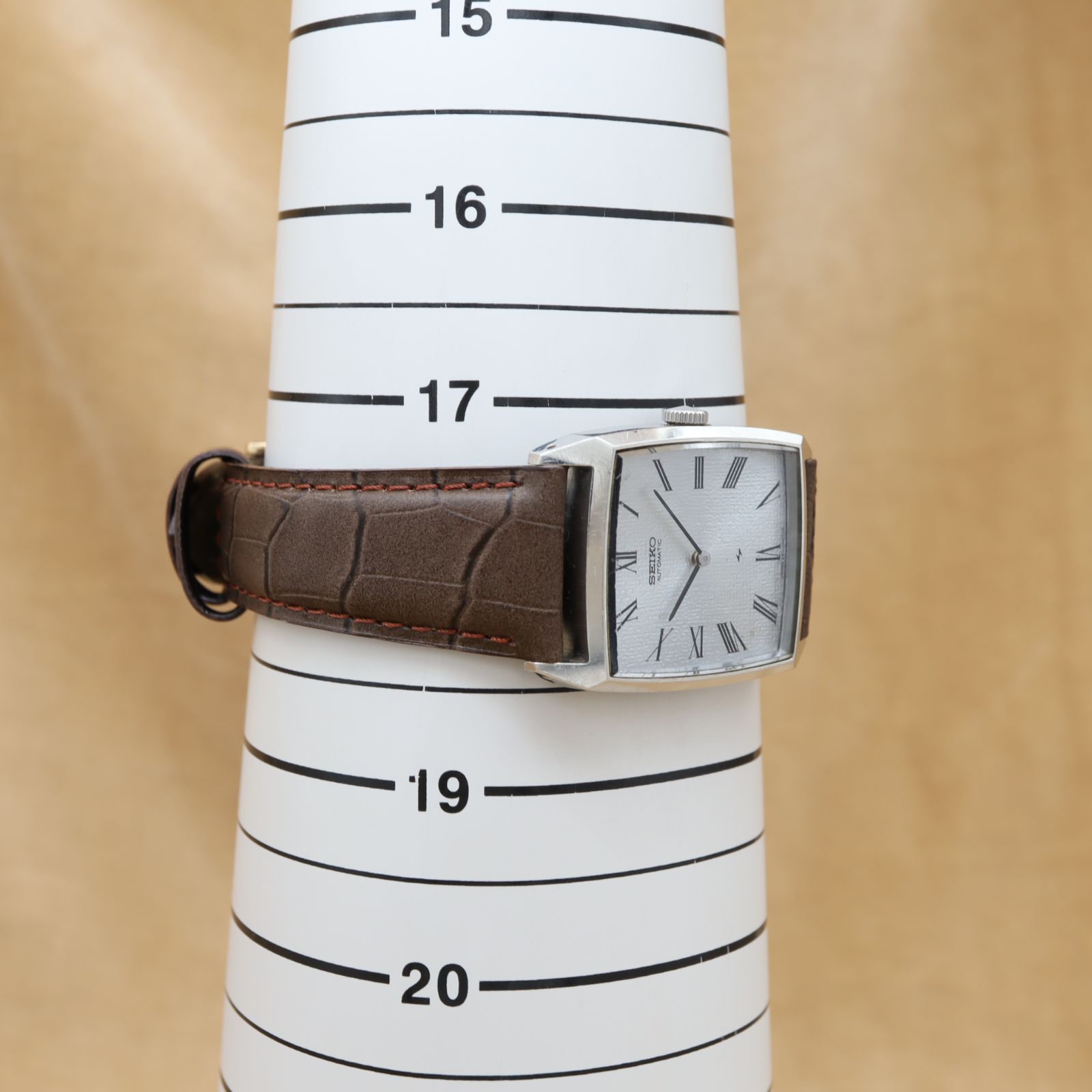 セイコー シャリオ トノー ローマン 2411-302B SEIKO Chariot Tonneau 