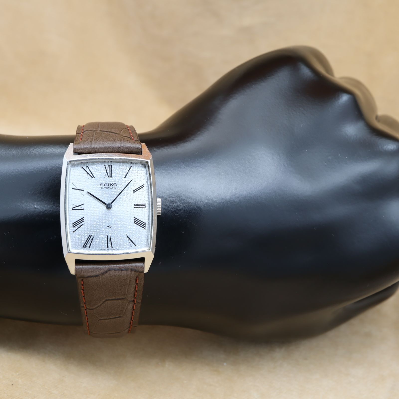 セイコー シャリオ トノー ローマン 2411-302B SEIKO Chariot Tonneau 