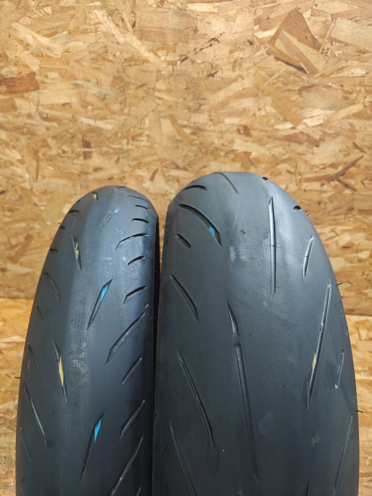 ブリヂストン　S22 前後セット ブリヂストン S22 前後セット 120/70ZR17 180/55ZR17 682 - メルカリ