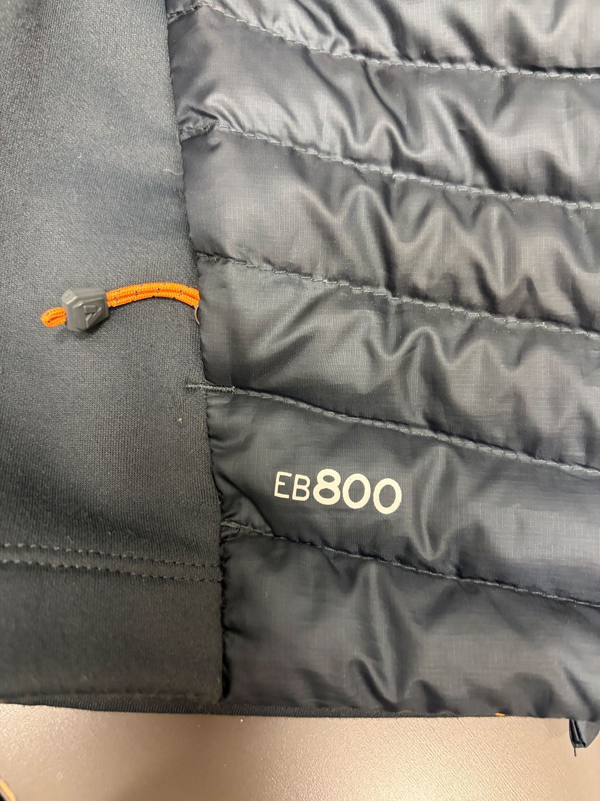 https://assets.mercari-shops-static.com/-/large/plain/2JY3iA24WfuWoGpsfr5Me9.jpg@jpg