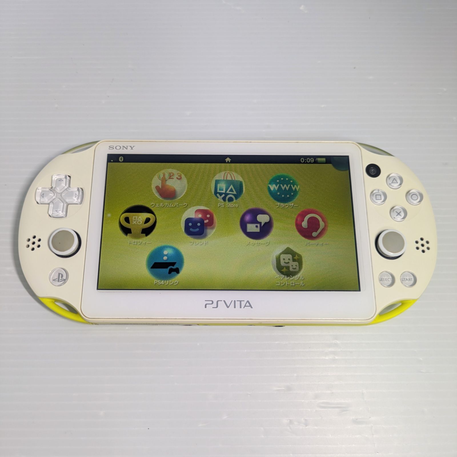 動作品】PlayStationVita Wi-Fiモデル ライムグリーン/ホワイト(PCH