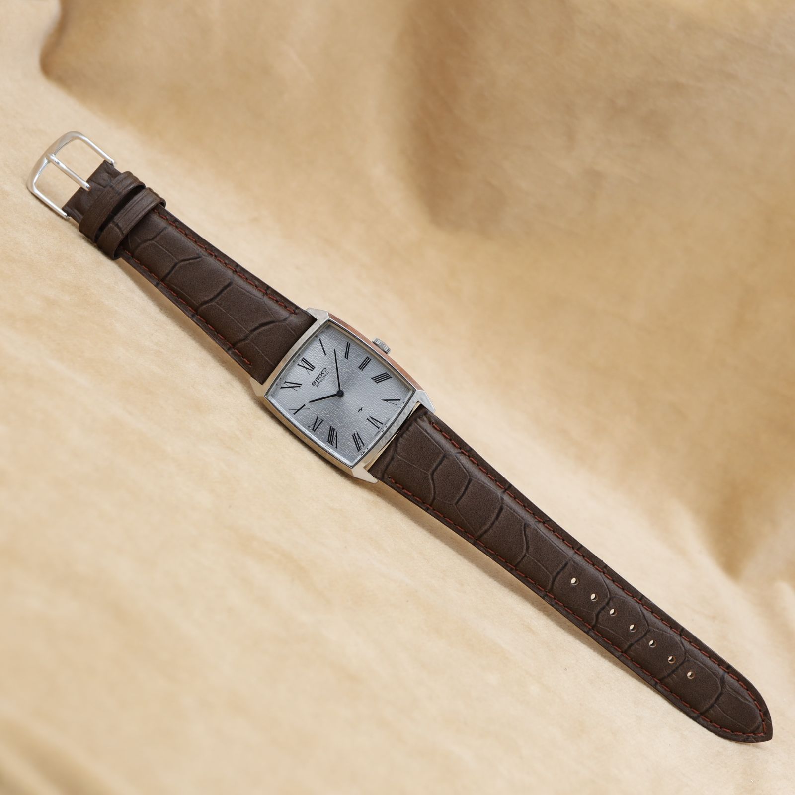 セイコー シャリオ トノー ローマン 2411-302B SEIKO Chariot Tonneau 