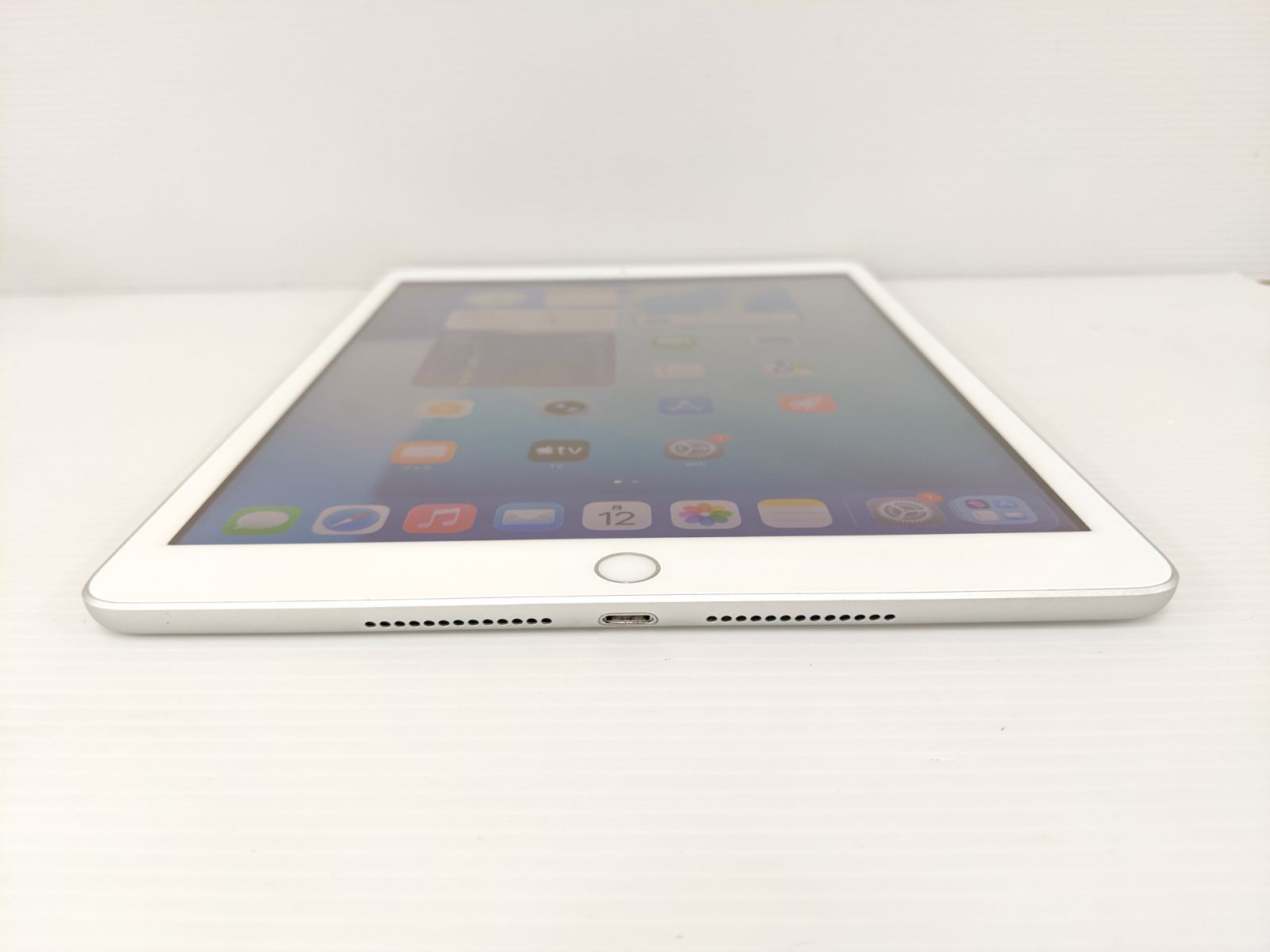 Apple iPad 第8世代 32GB シルバー やや傷や汚れあり - メルカリ