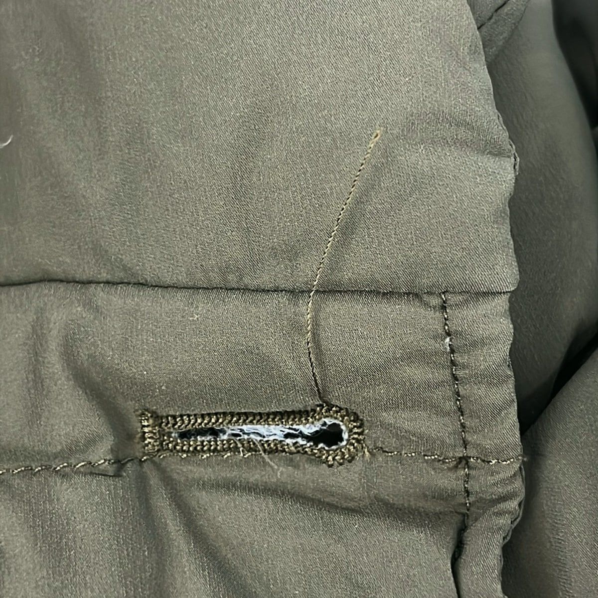 https://assets.mercari-shops-static.com/-/large/plain/2JY3tHwXaevhfr4zf9SMmr.jpg@jpg
