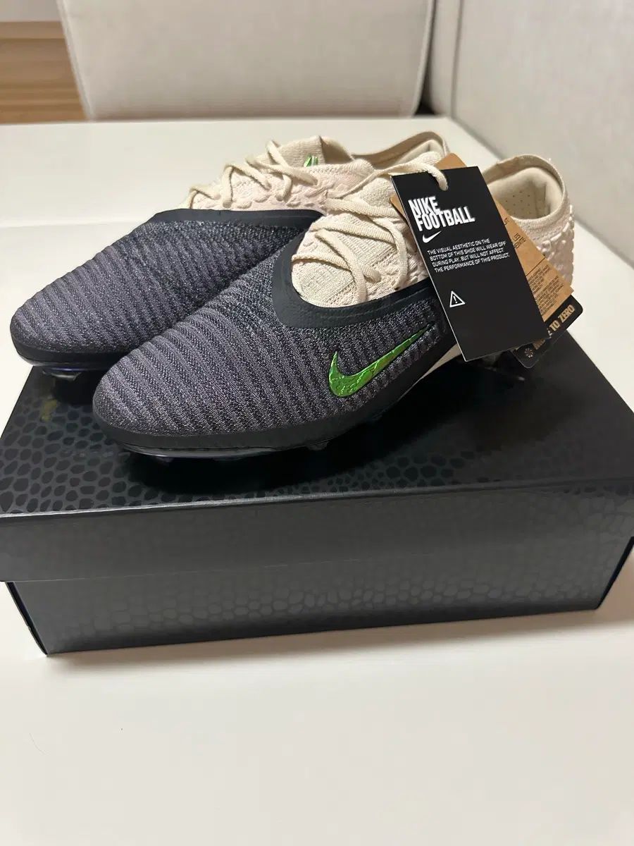 (新品) NIKE FANTOM 6 コービーブライアント 合同 EDITION 300サイズ 44,445円