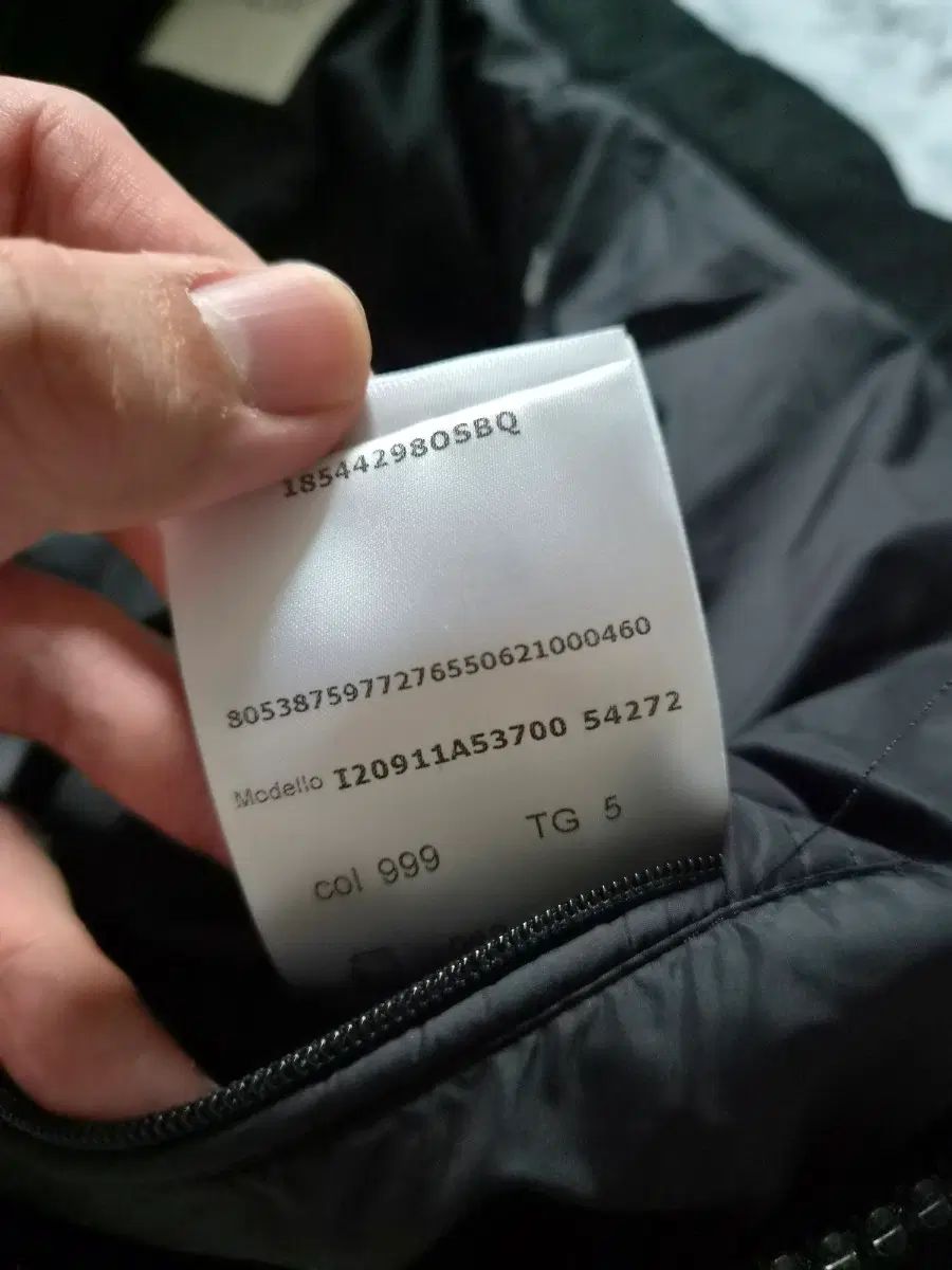 https://assets.mercari-shops-static.com/-/large/plain/2JY46KZTzZe9iGe9Q9uf5c.webp@jpg