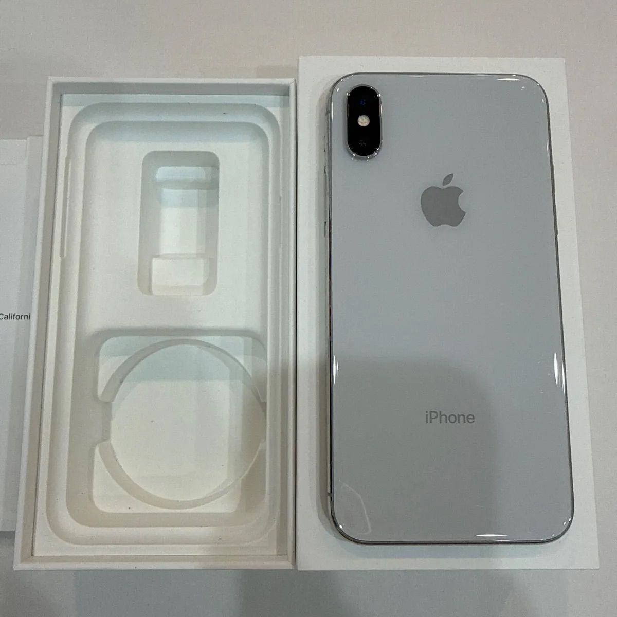 iPhone X 64GB シルバー SIMフリー 美品 - メルカリ