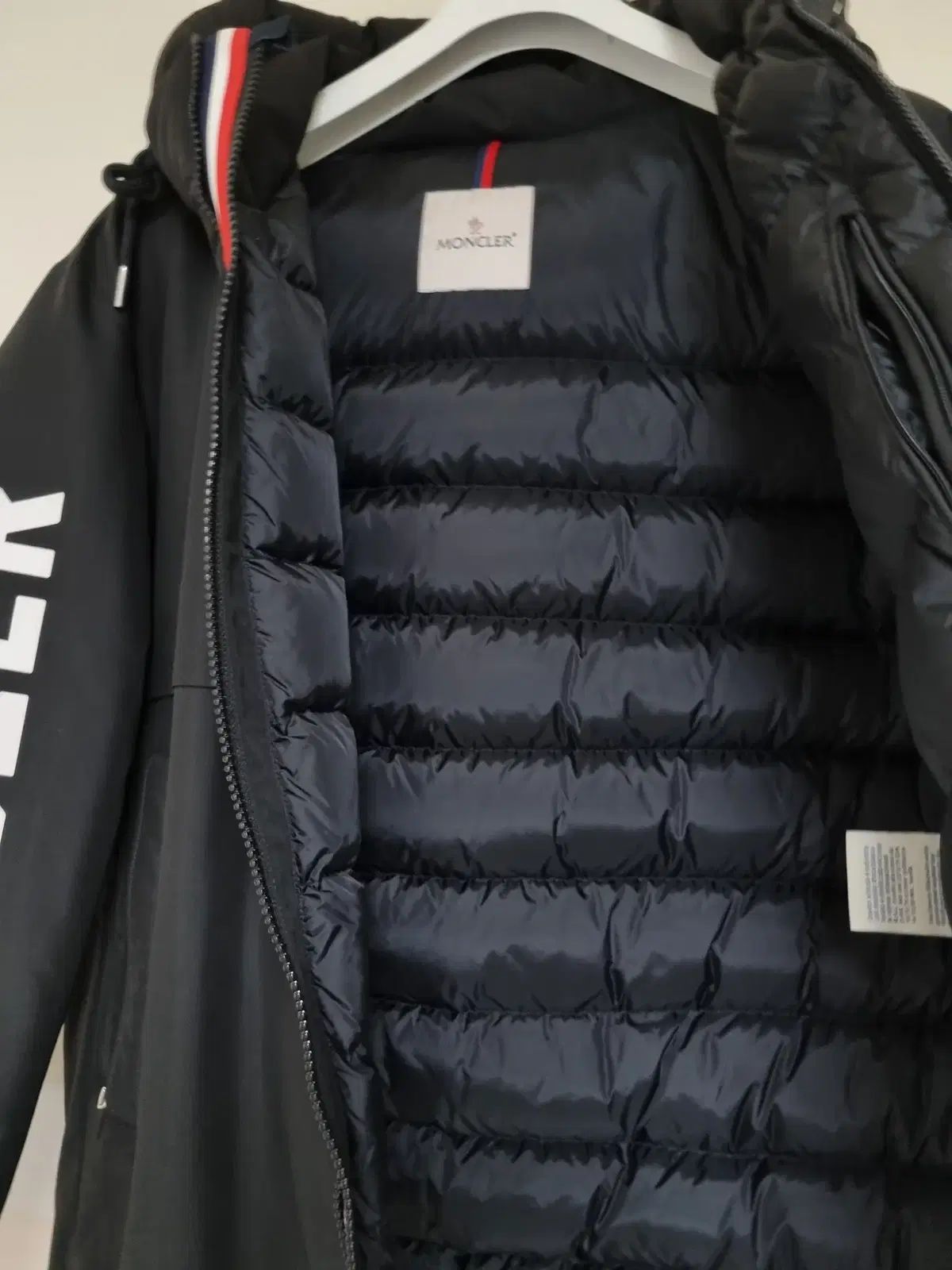 https://assets.mercari-shops-static.com/-/large/plain/2JY4FSktYwizK3pti35bXq.webp@jpg