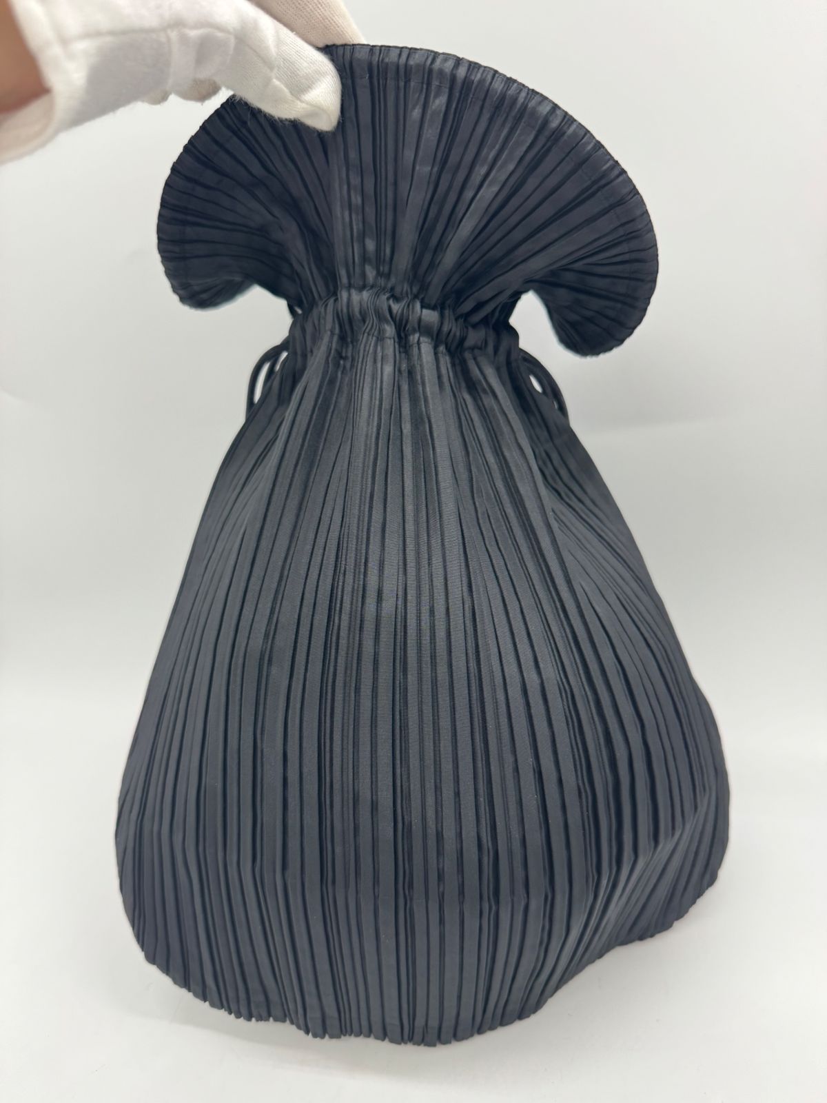 美品】 ISSEY MIYAKE イッセイミヤケ プリーツプリーツ 巾着 ハンド