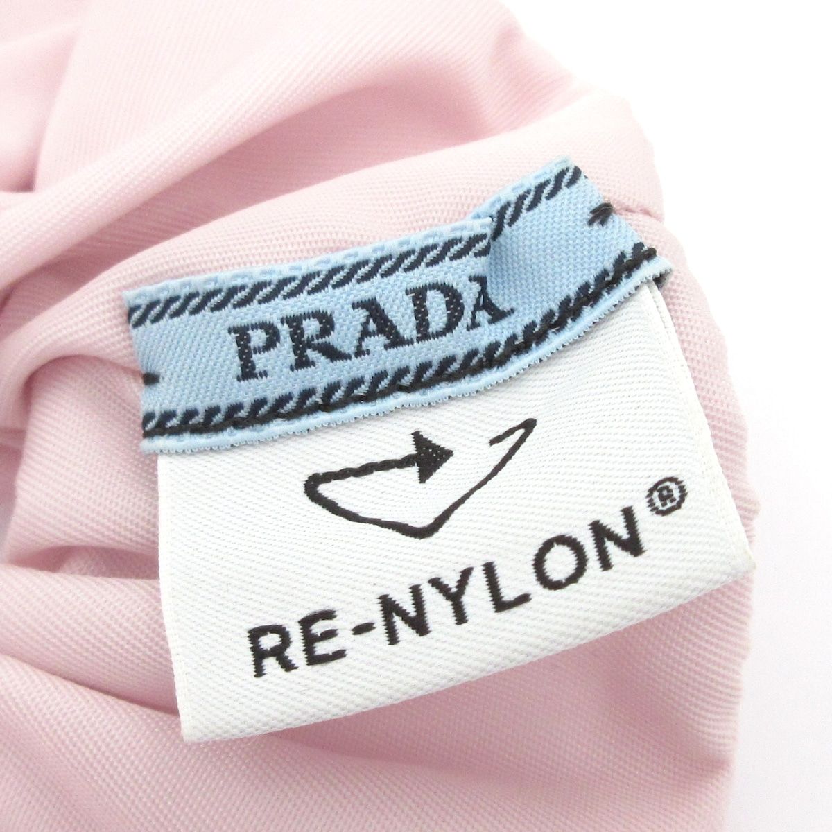 PRADA(プラダ) シュシュ - ピンク RE-NYLON/トライアングルロゴ - メルカリ