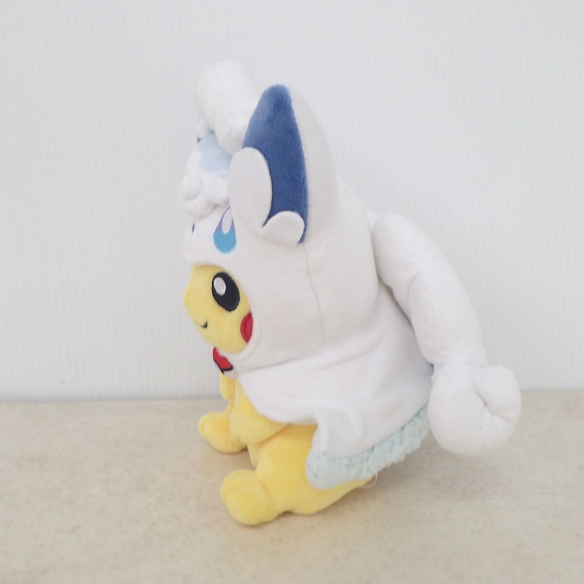 ポケモンセンター ぬいぐるみ アローラロコンポンチョのピカチュウ 紙