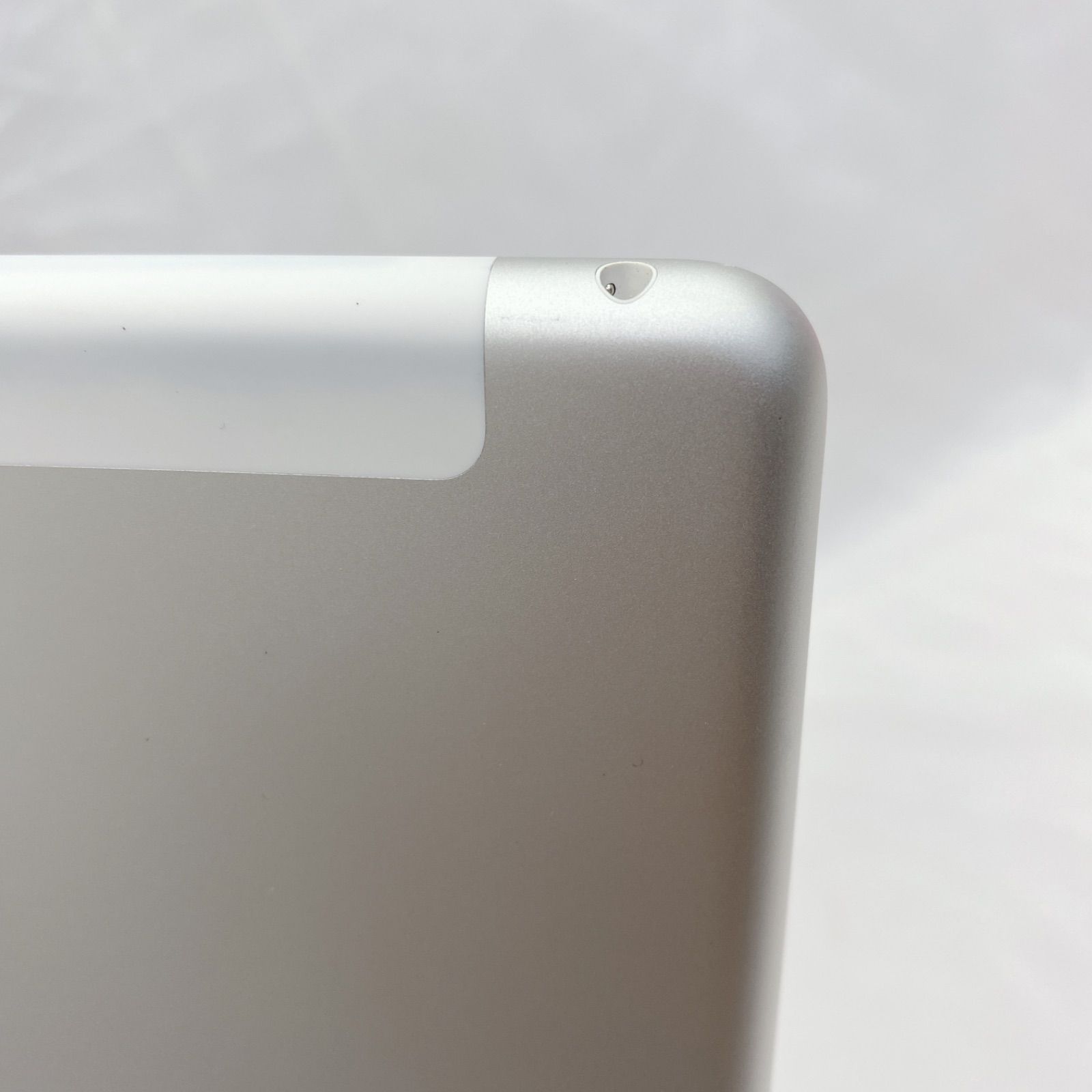 docomo iPad 第6世代 32GB シルバー ジャンク - メルカリ