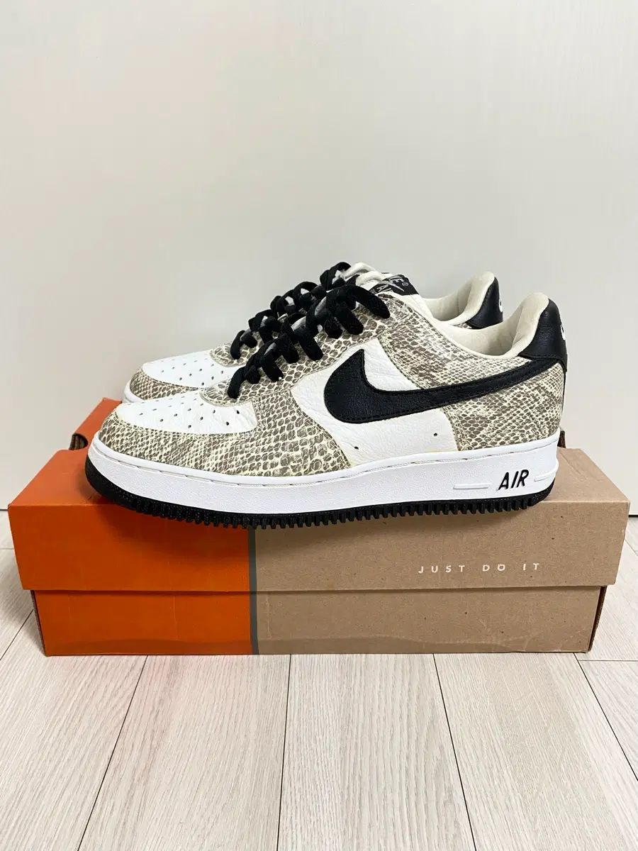2000年 NIKE AIR FORCE 1 CO JP OG
