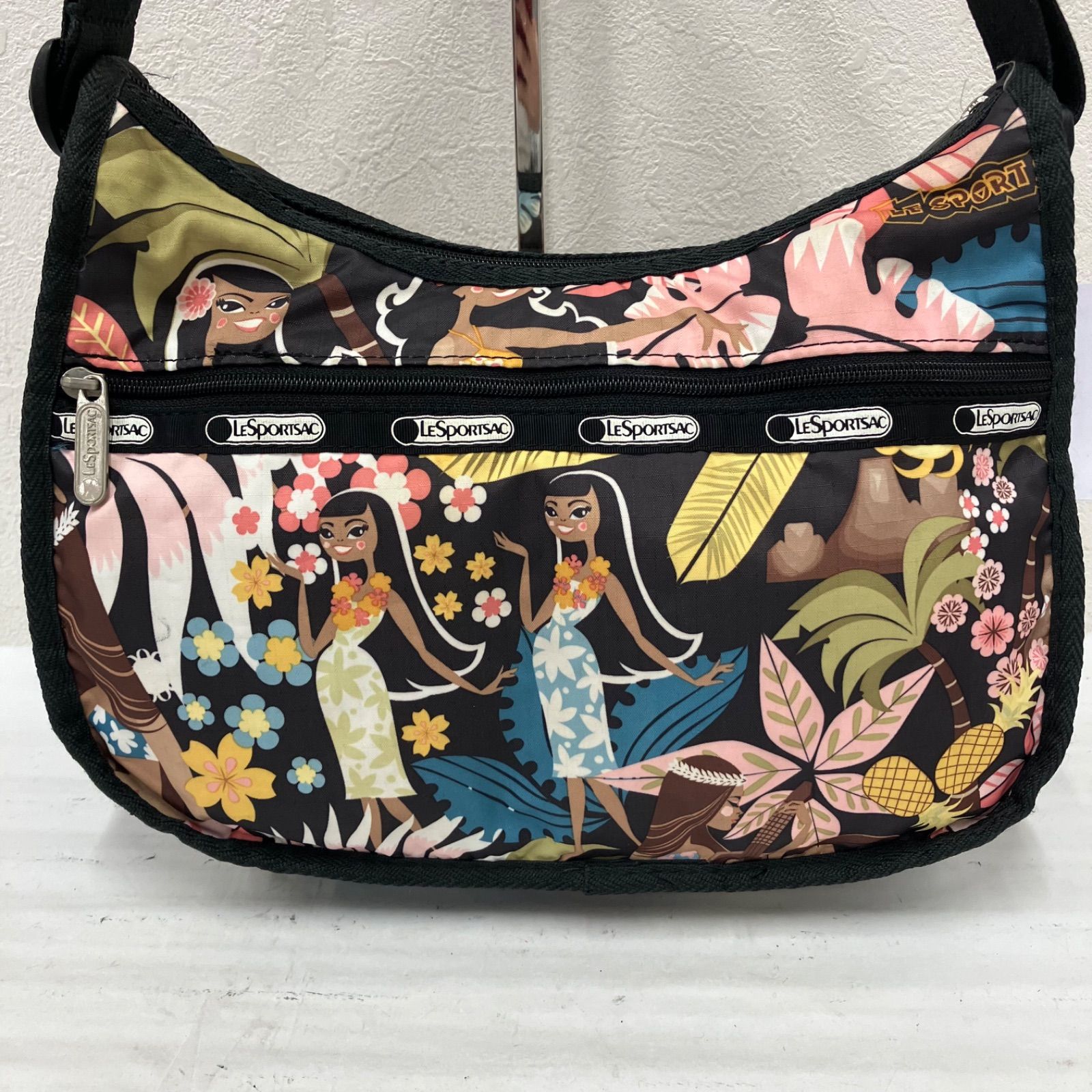 【美品】レスポートサック　ハワイ限定ワヒネフラ柄　ラージウィークエンダー A43 LeSportsac レスポートサック ハワイ限定 ワヒネフラ ショルダー