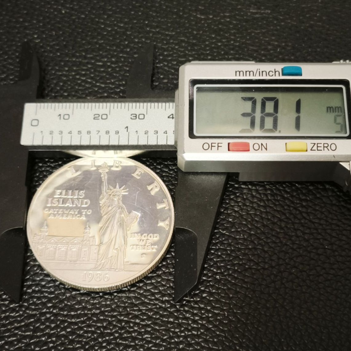 認定書 美品】 アメリカ自由の女神100周年 記念 1ドル銀貨 1986年
