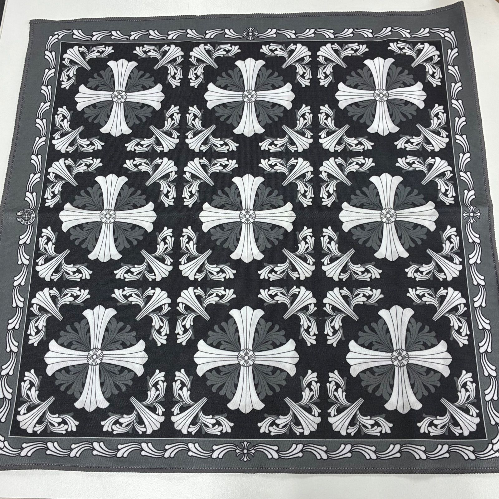『激レア商品』Chrome Hearts メガネ拭き クロス 未使用】Chrome Hearts クロス柄 メガネ拭き グレー クロムハーツ