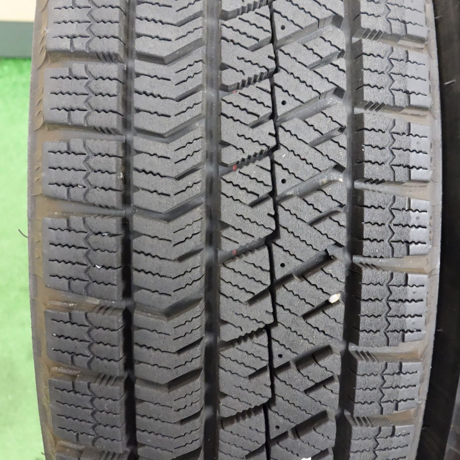 バリ溝 スタッドレス ブリヂストン VRX2 235/55R18 【A0034】 バリ溝！24年！キレイ！9分◎スタッドレス 155/65R14 ブリヂストン