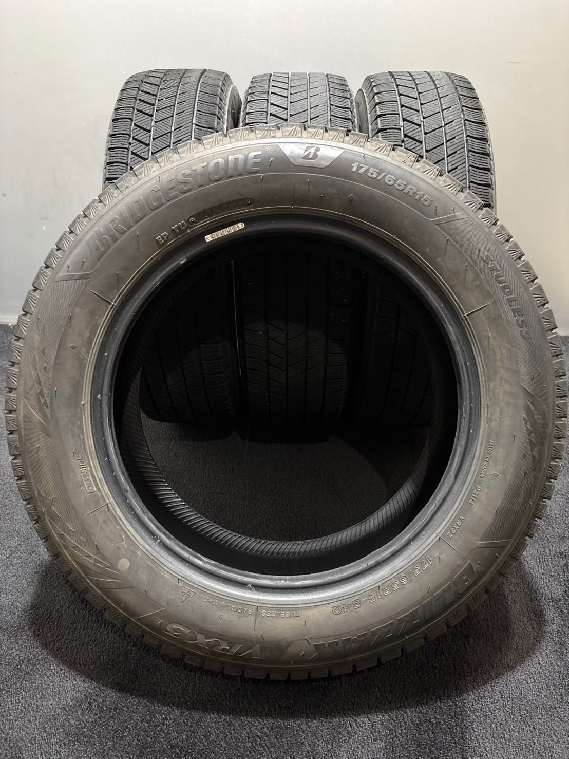 送料込☆ブリヂストンVRX2☆175/65R15☆アクア・ヤリス・フィットなどに ☆175/65R15 BRIDGESTONE/VRX3 22年製 スタッドレス 4本 ブリヂストン