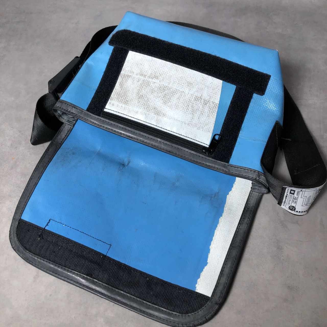送料込み☆freitag メッセンジャー　ハワイ　旧型　単色 PQ767◇FREITAG : F41 HAWAII FIVE-O◇水色系 フライターグ ハワイ