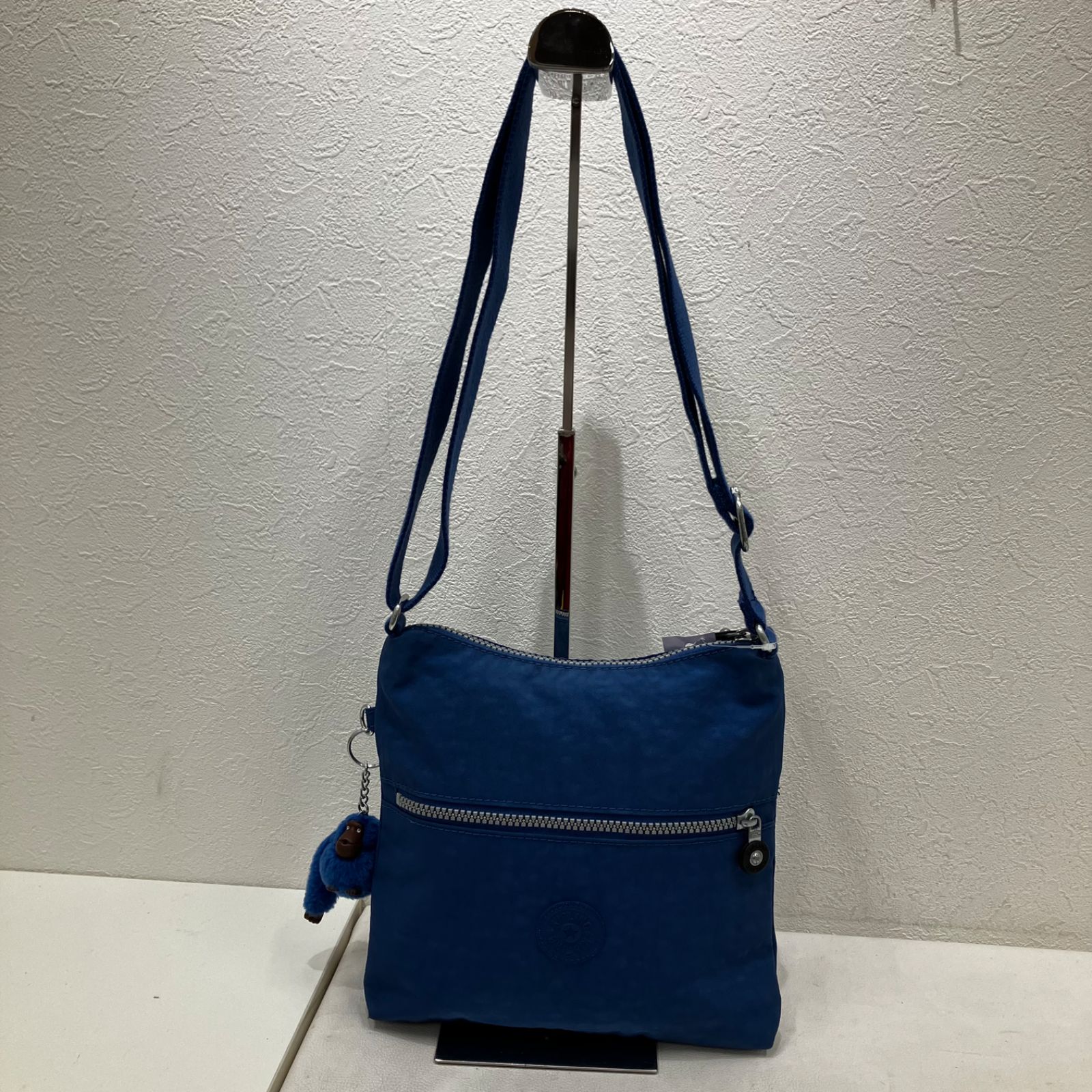 https://assets.mercari-shops-static.com/-/large/plain/2JY6FMeEd2j23qNsv9rjJj.png@jpg