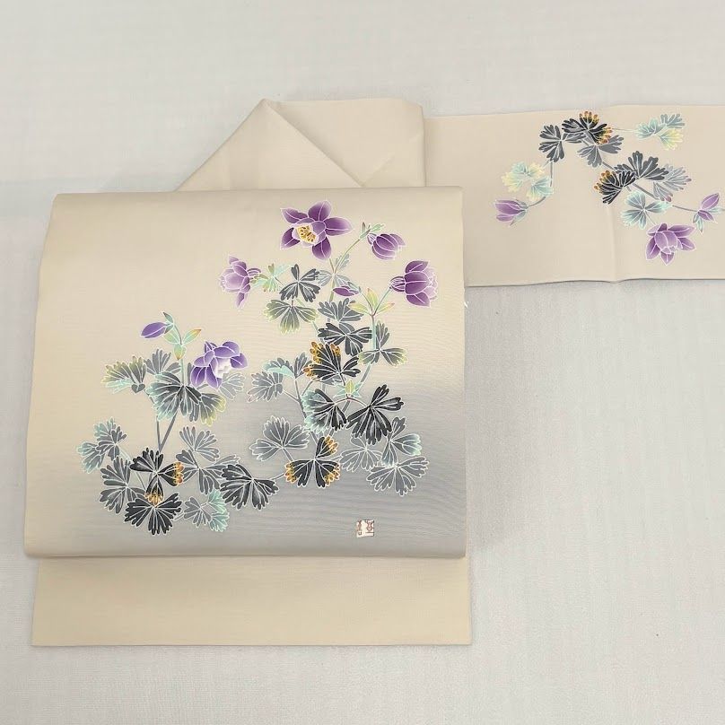 ゆりのはな　未使用品　人間国宝・羽田登喜男　九寸名古屋帯　塩瀬　花紋　お太鼓柄　落款　長さ：3㍍72㎝　仕立て上がり　正絹　6J301　逸品