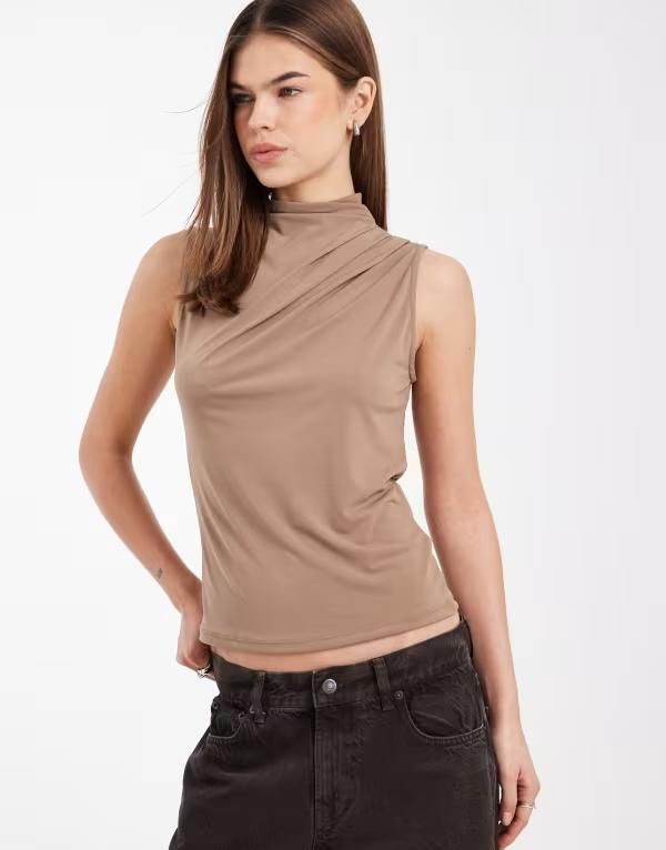 ピーシーズ レディース トップス シャツ ドレープ ノースリーブ Pieces drape neck sleeveless top in taupe gray グレー