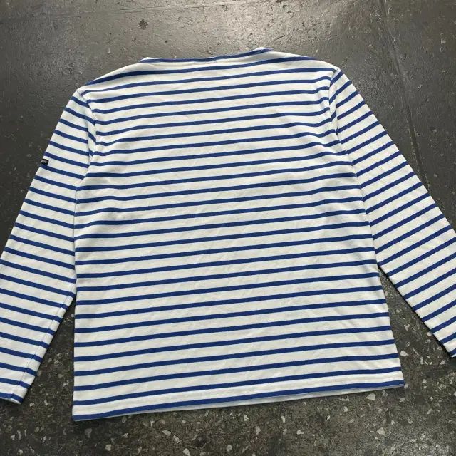 https://assets.mercari-shops-static.com/-/large/plain/2JY6aWaWAoeqanTYcCUNb4.webp@jpg