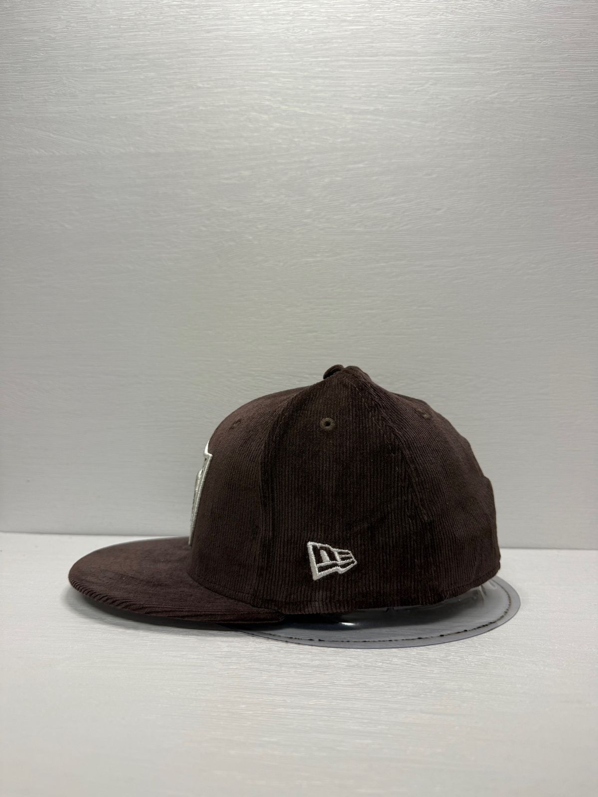 https://assets.mercari-shops-static.com/-/large/plain/2JY6sdYLCh8fJUnhXRCm4X.jpg@jpg
