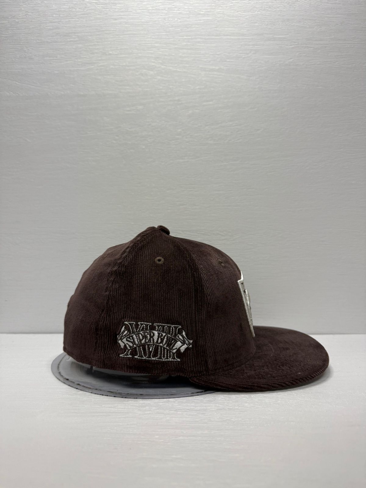 https://assets.mercari-shops-static.com/-/large/plain/2JY6sdcrLHEVcGJcNf28nR.jpg@jpg