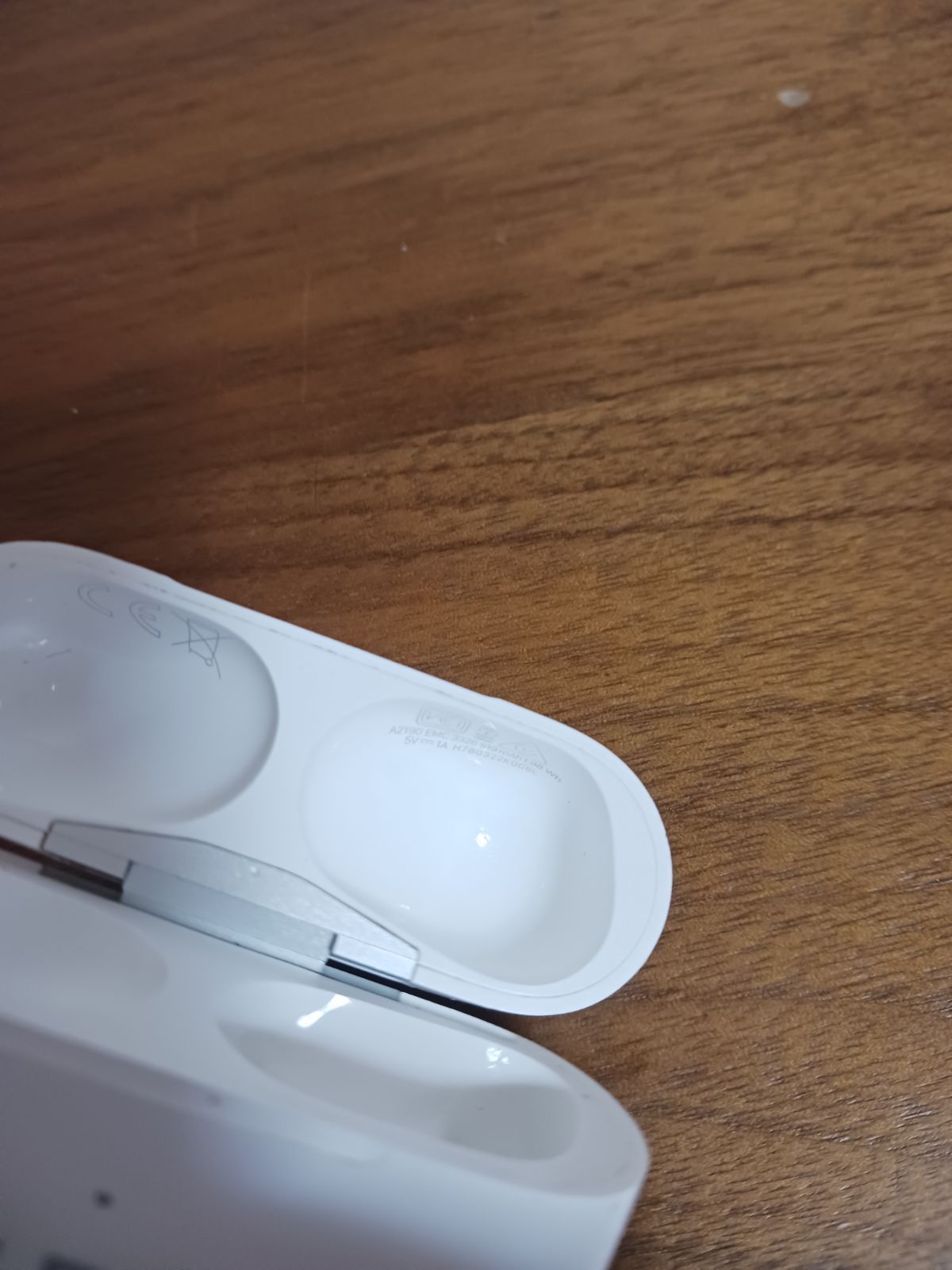 正規品）AirPods Pro 第1世代 充電ケースのみ A2190 刻印あり - メルカリ