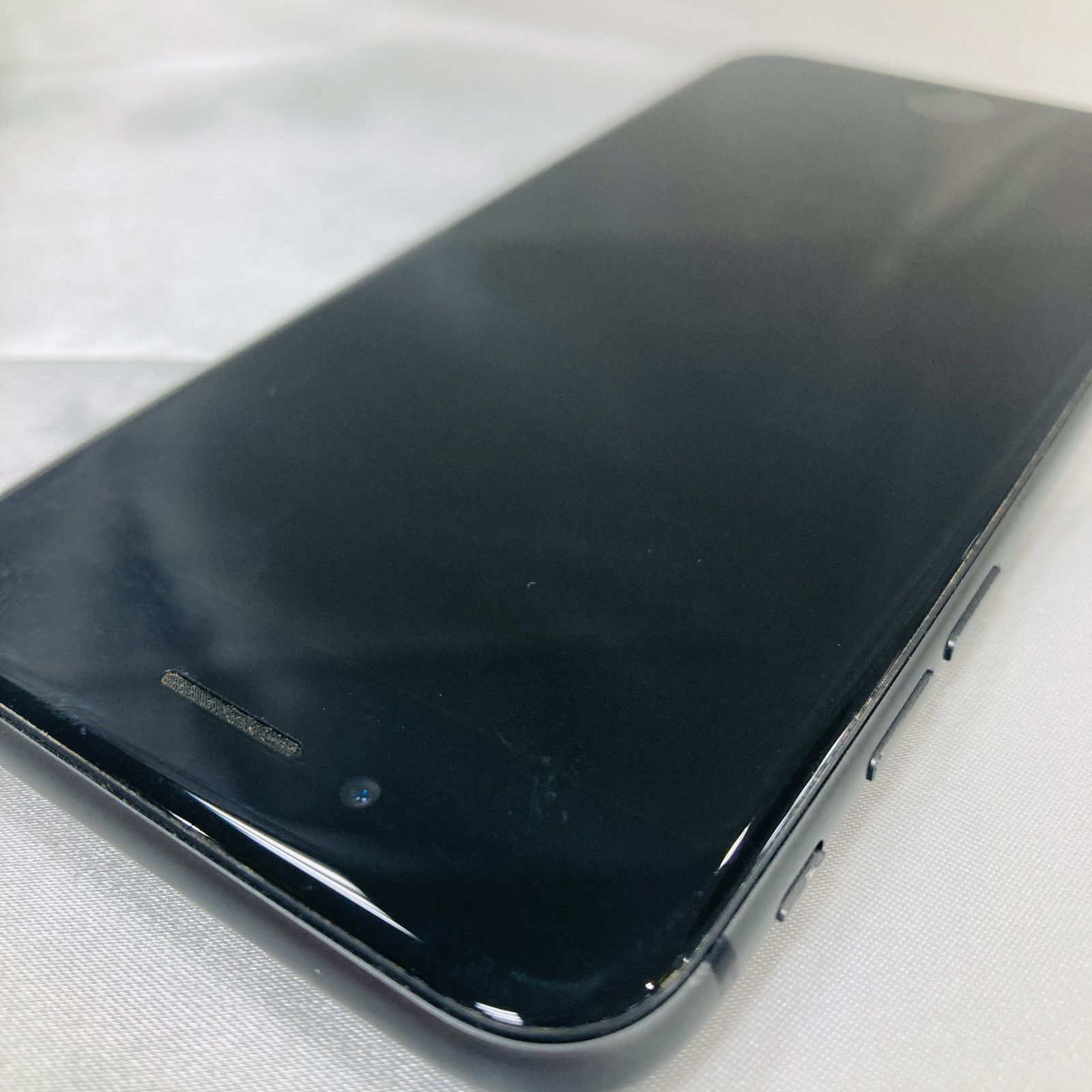 iphone8 64GB 本体 やや傷や汚れあり - メルカリ