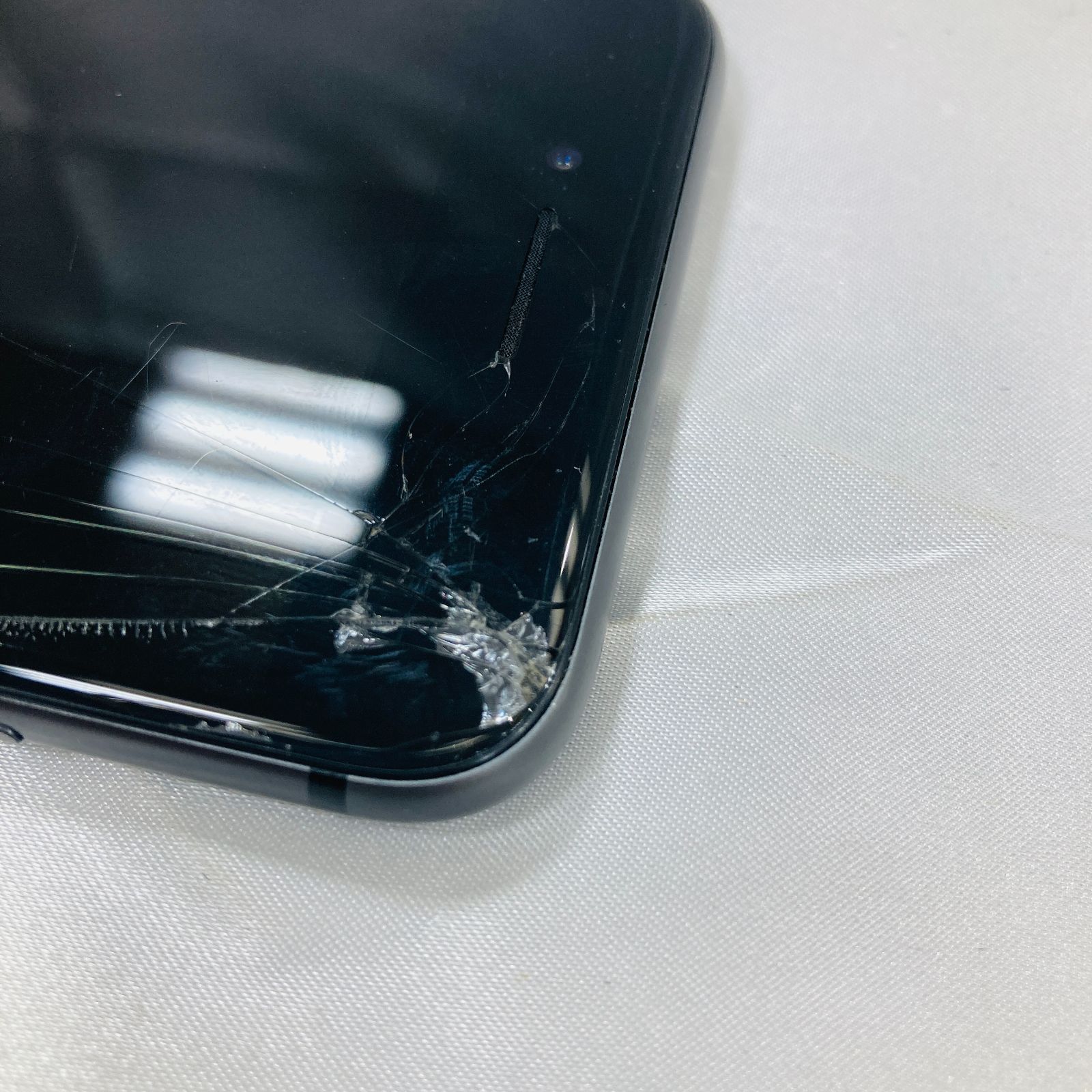 iphone8 64GB 本体 やや傷や汚れあり - メルカリ