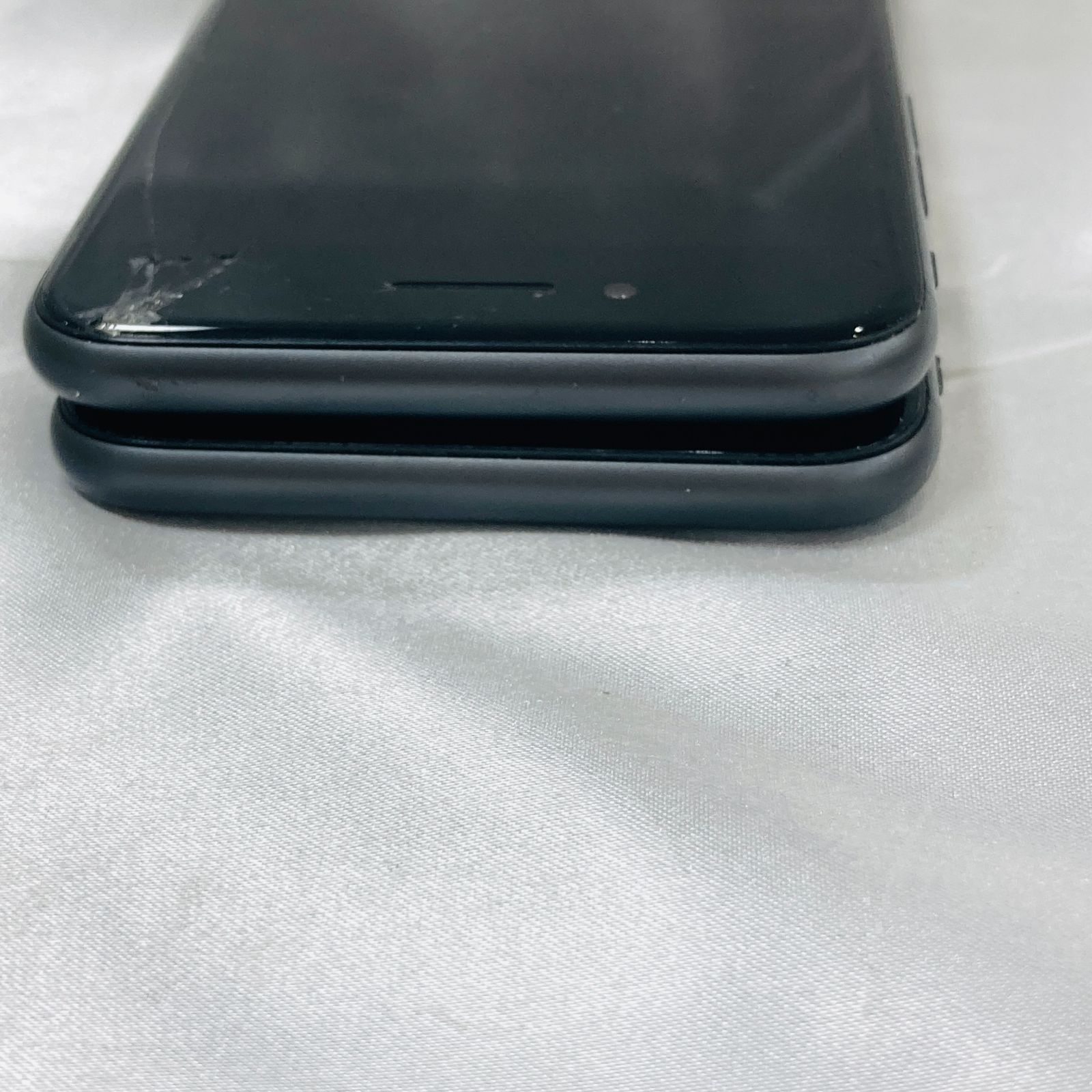 iphone8 64GB 本体 やや傷や汚れあり - メルカリ