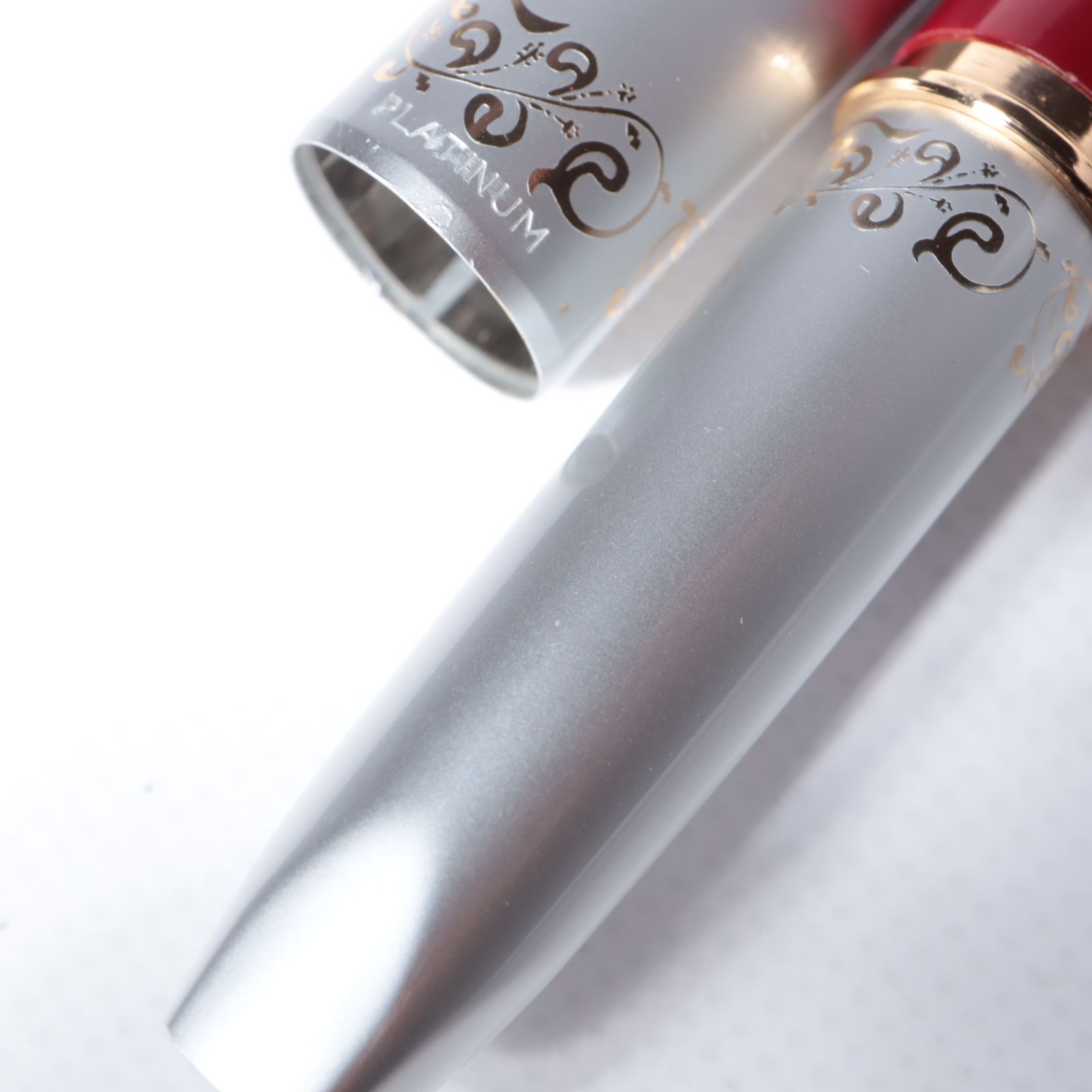 プラチナ ポケット 唐草彫刻 万年筆 18K 細字 カートリッジ式 シルバー
