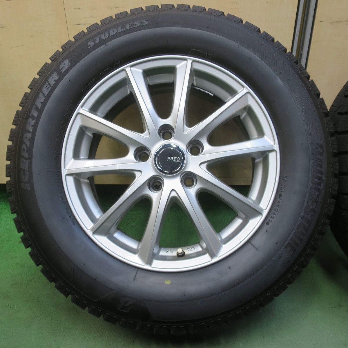 バリ溝！22年！キレイ！9.5分◎スタッドレス 215/65R16 ブリヂストン