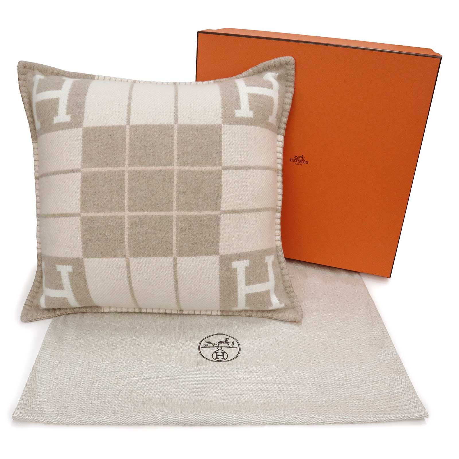 美品 HERMES エルメス クッション アヴァロンIII PM カモミール エルメス クッション アヴァロンIII PM メリノウール 90% カシミヤ 10