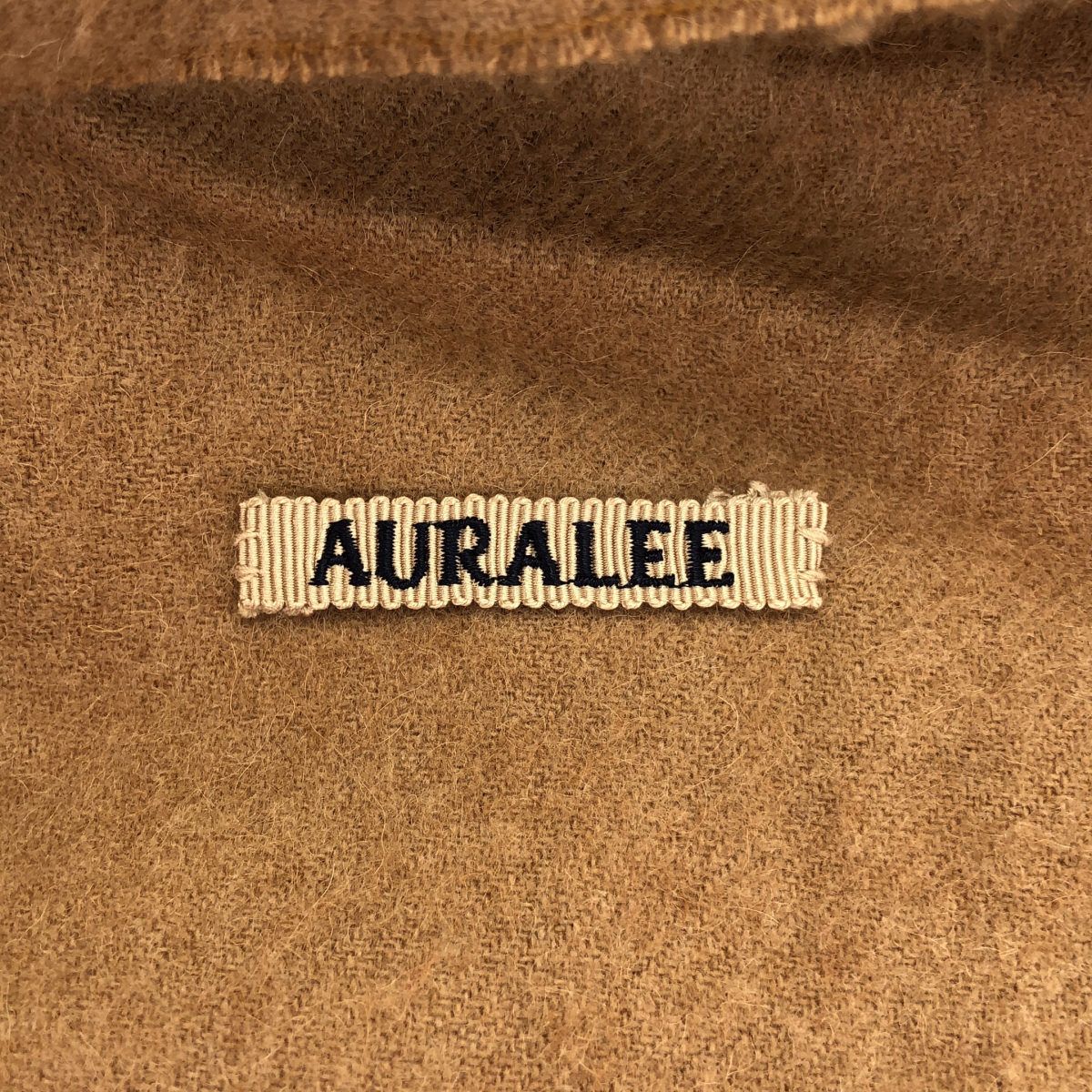 AURALEE マフラー ベビーキャメル 大判 AURALEE オーラリー 大判 マフラー キャメル - メルカリ